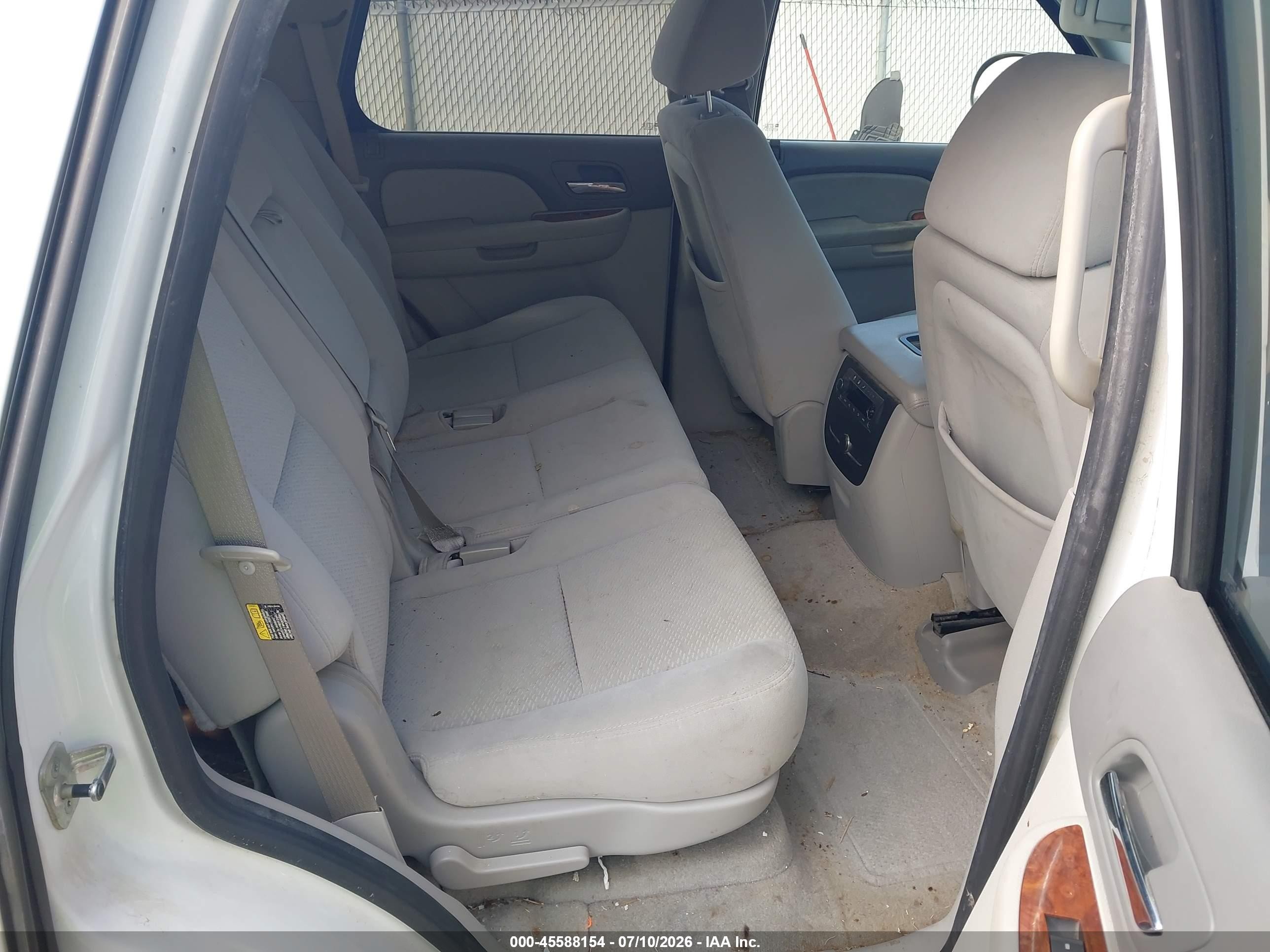2007 Chevrolet Tahoe Lt White vin: 1GNFC13007J103787