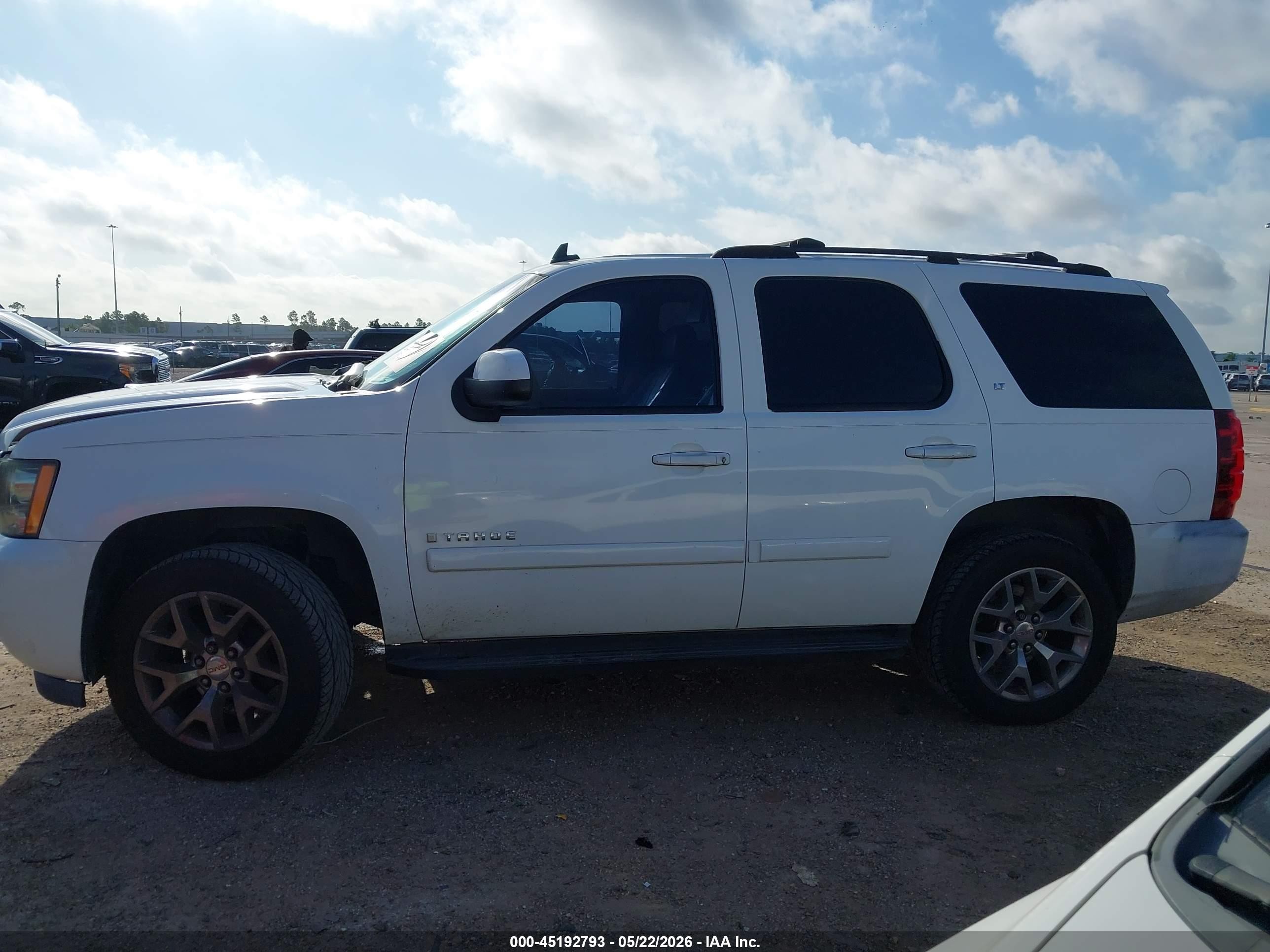2007 Chevrolet Tahoe Lt White vin: 1GNFC13007R214843