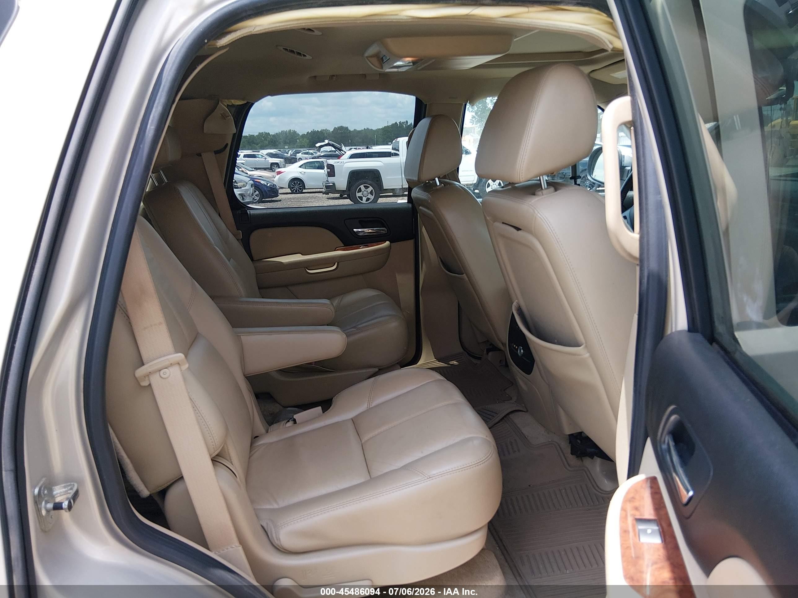 2007 Chevrolet Tahoe Ltz Tan vin: 1GNFC13007R345271