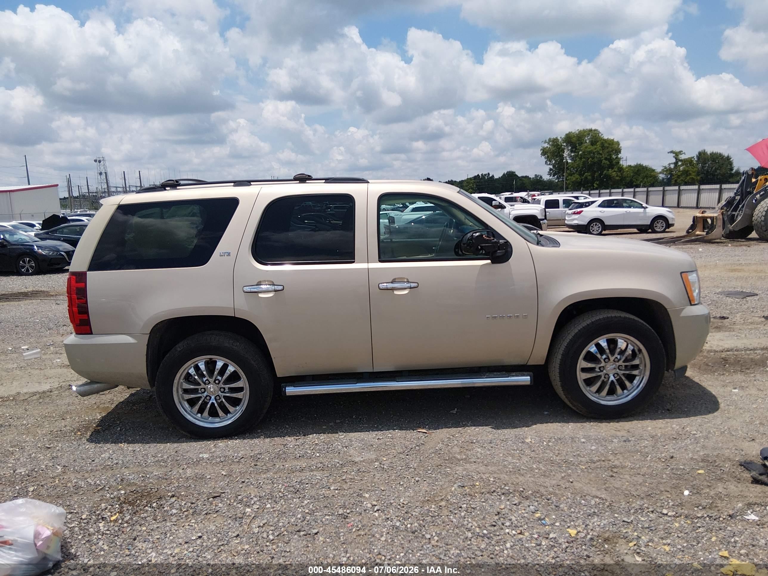 2007 Chevrolet Tahoe Ltz Tan vin: 1GNFC13007R345271