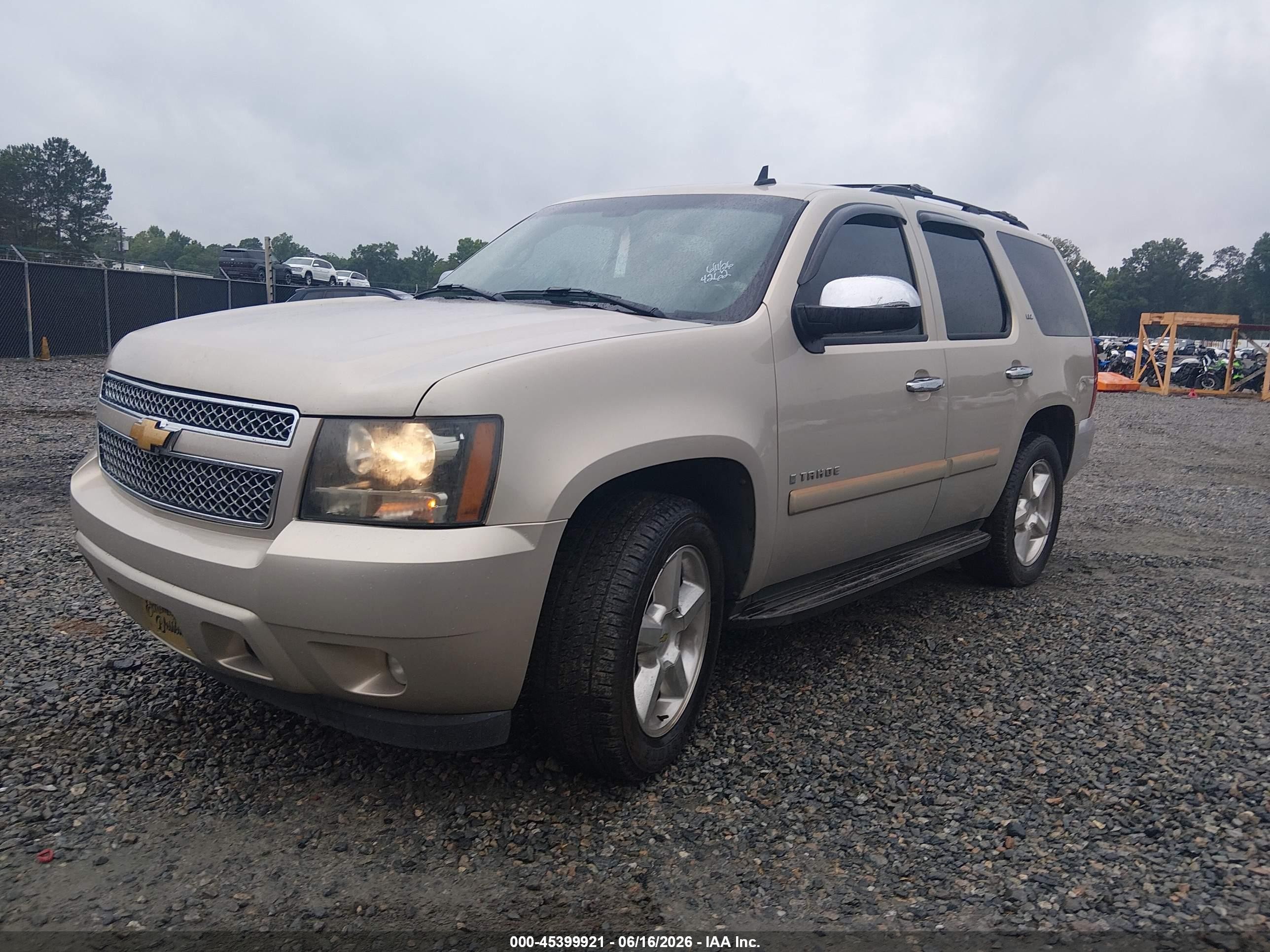 2008 Chevrolet Tahoe Ltz Бежевый vin: 1GNFC13008R144262