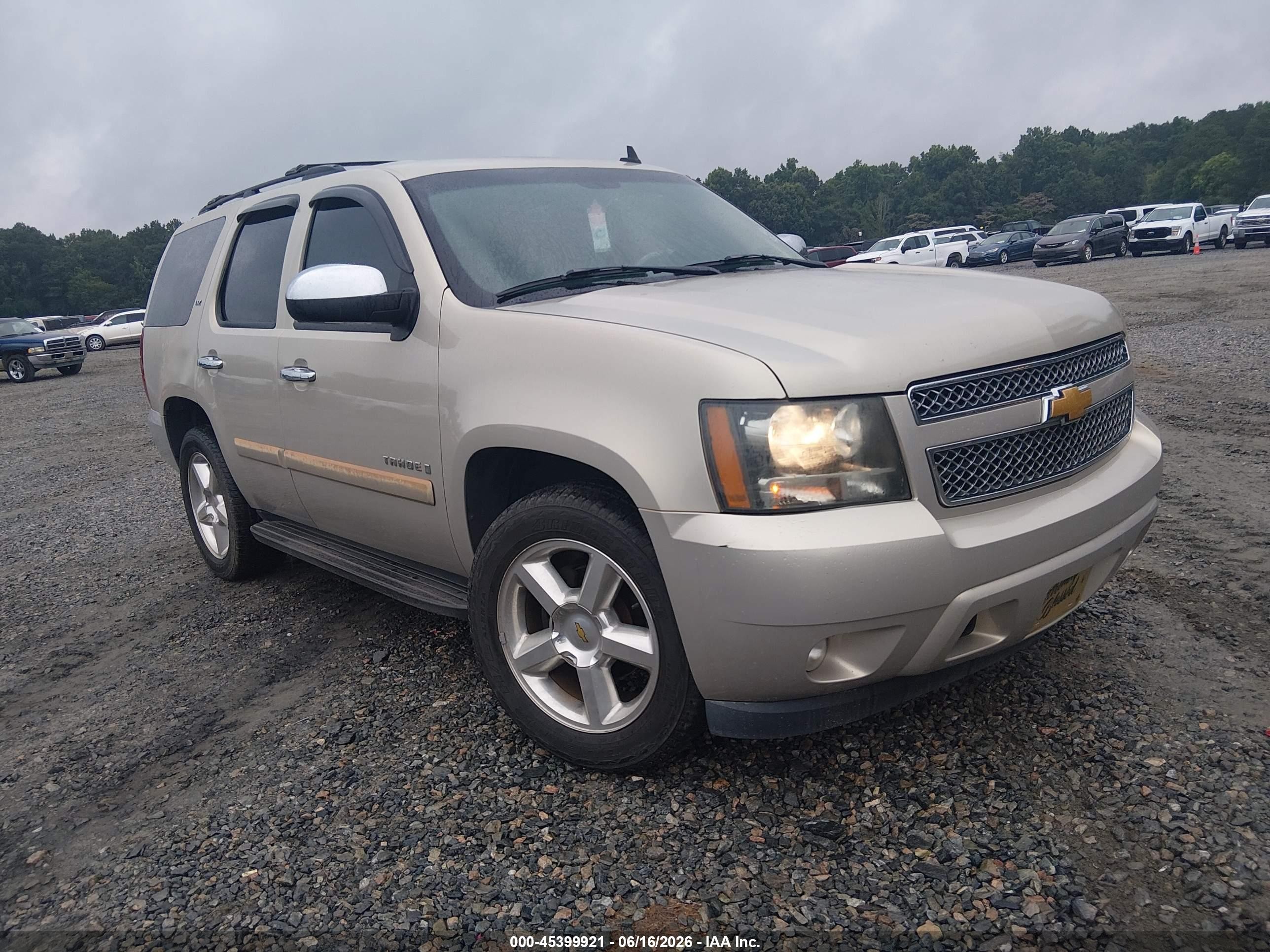 2008 Chevrolet Tahoe Ltz Бежевый vin: 1GNFC13008R144262