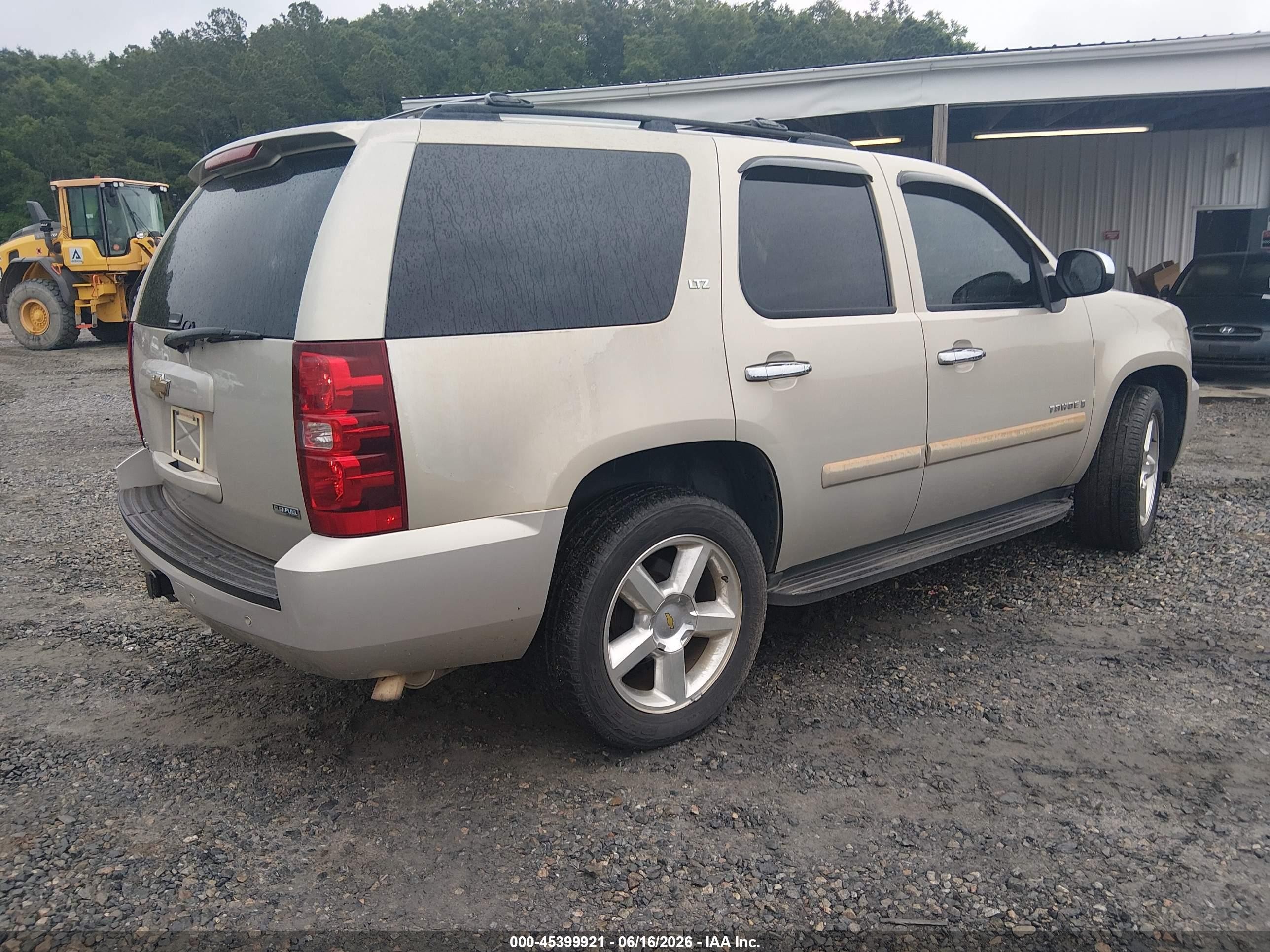 2008 Chevrolet Tahoe Ltz Бежевый vin: 1GNFC13008R144262