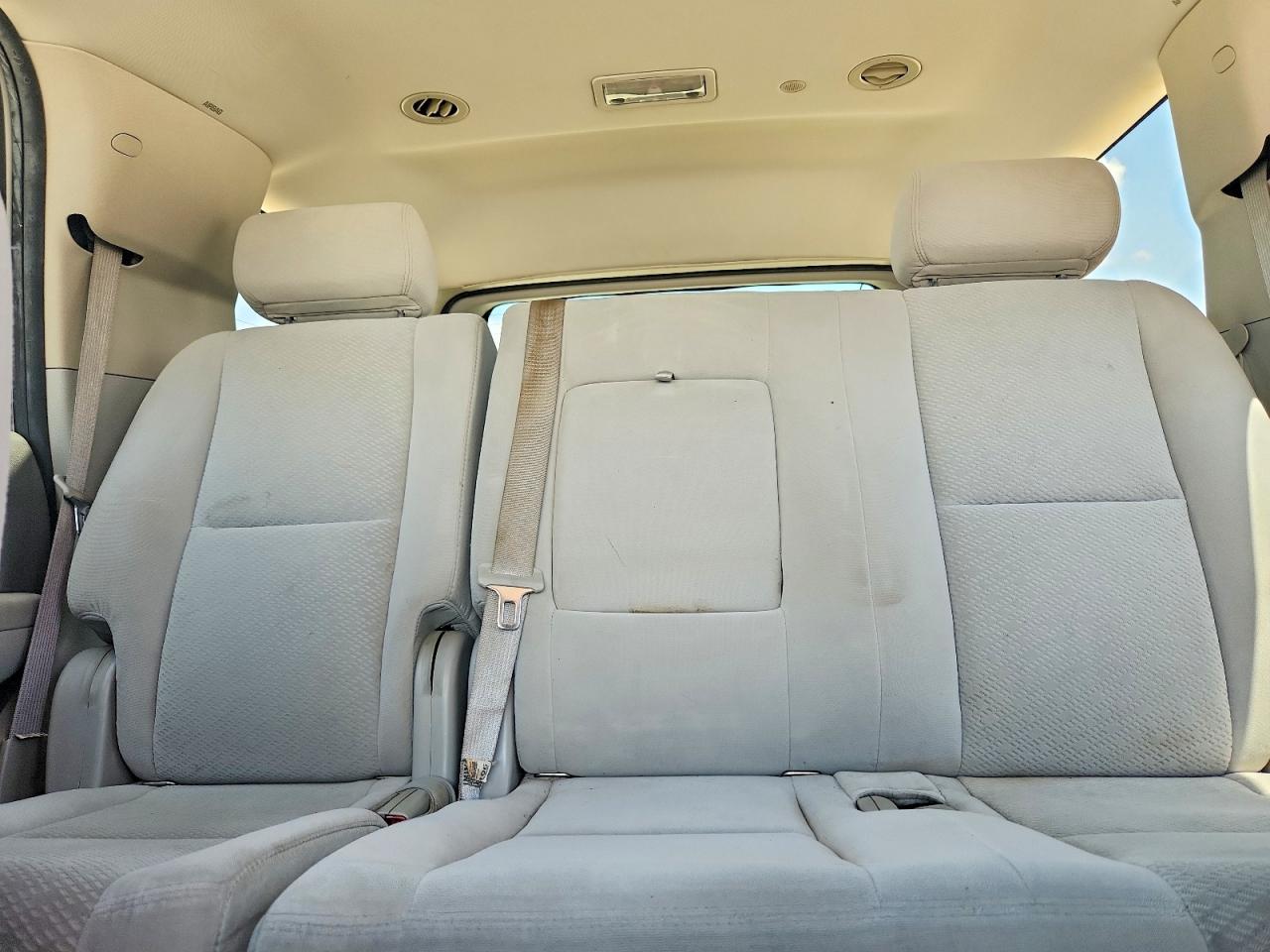 2007 Chevrolet Tahoe C1500 Silver vin: 1GNFC13017R261010