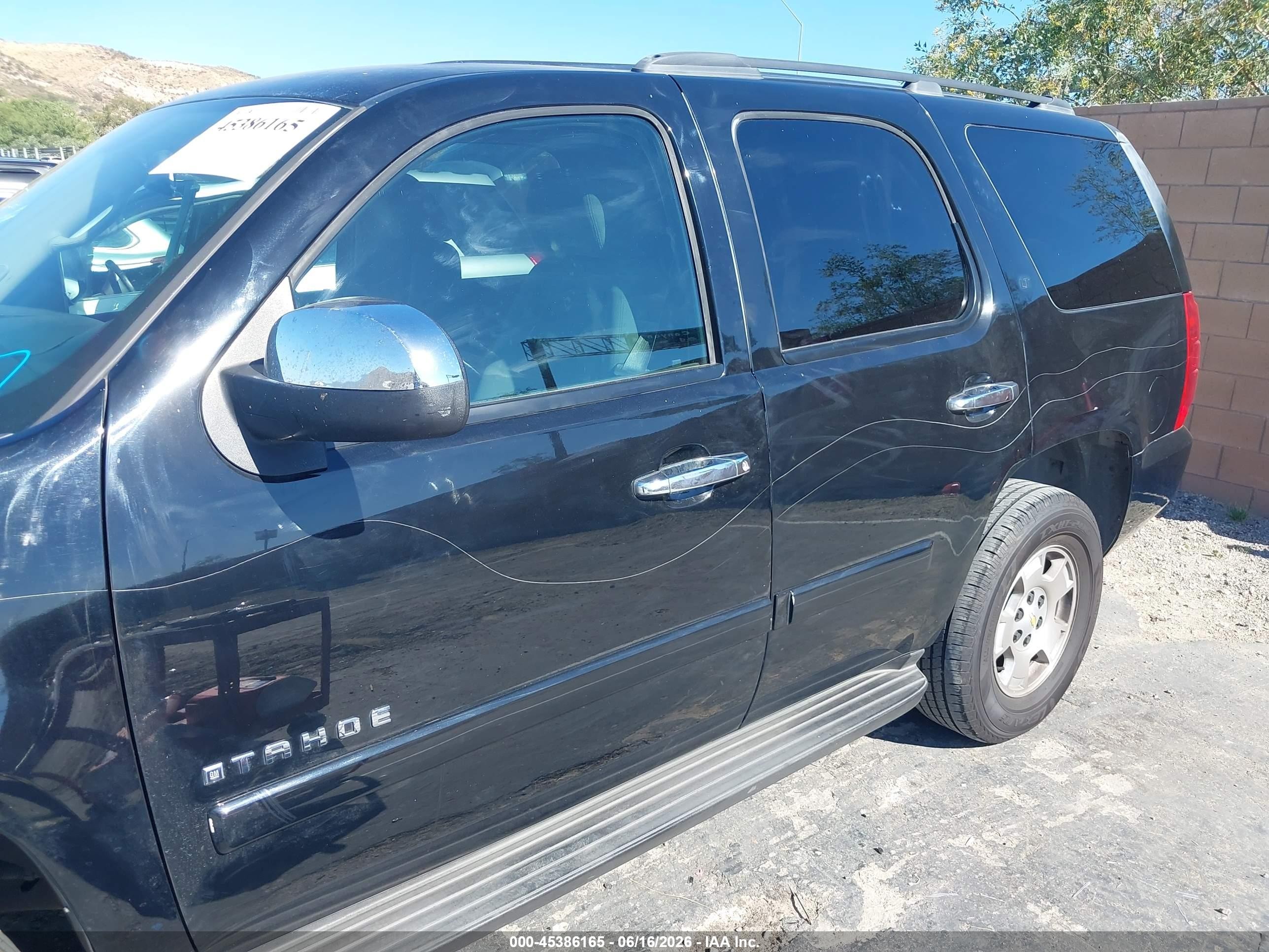 2008 Chevrolet Tahoe Lt Black vin: 1GNFC13018R101212