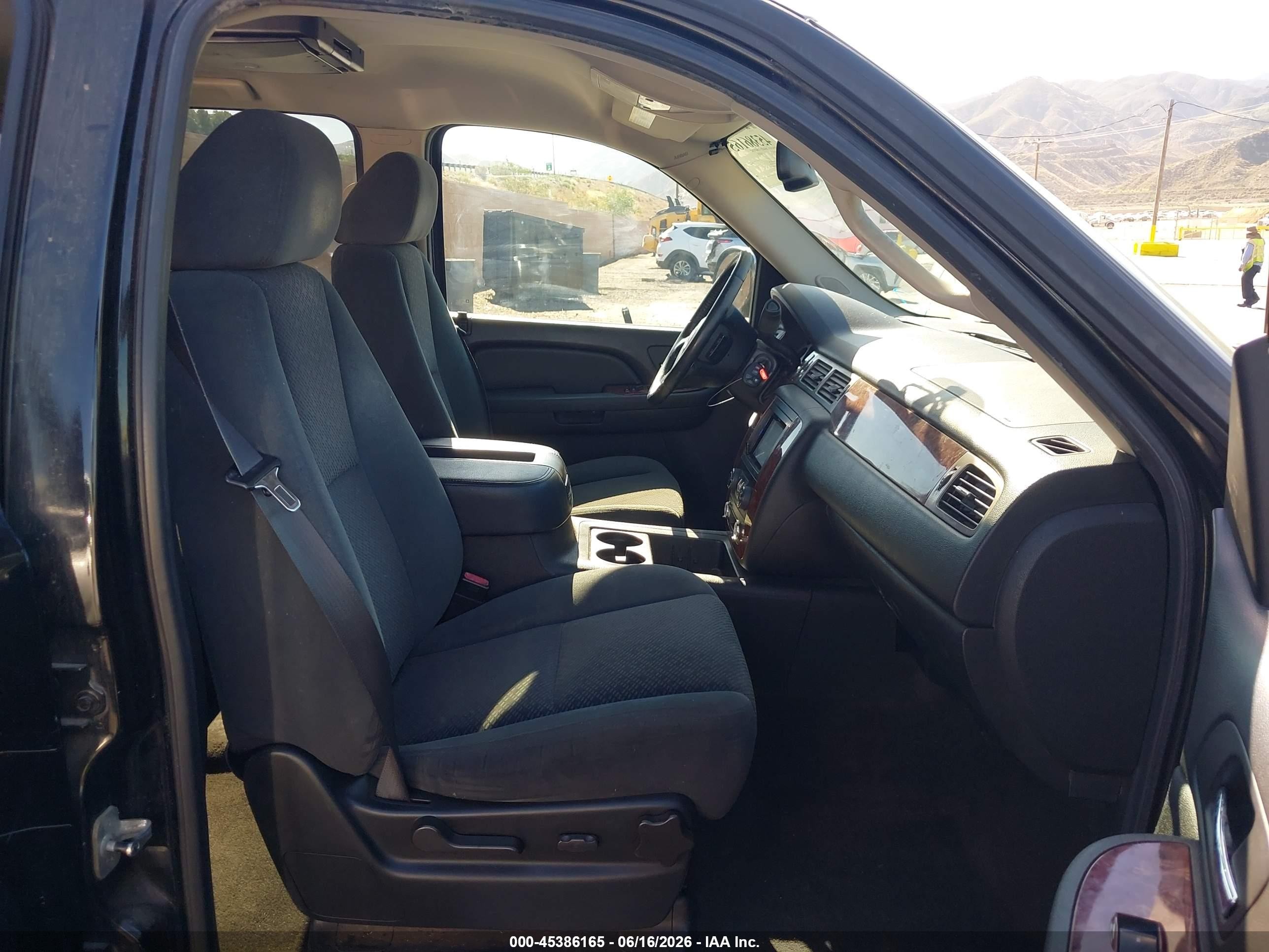 2008 Chevrolet Tahoe Lt Black vin: 1GNFC13018R101212