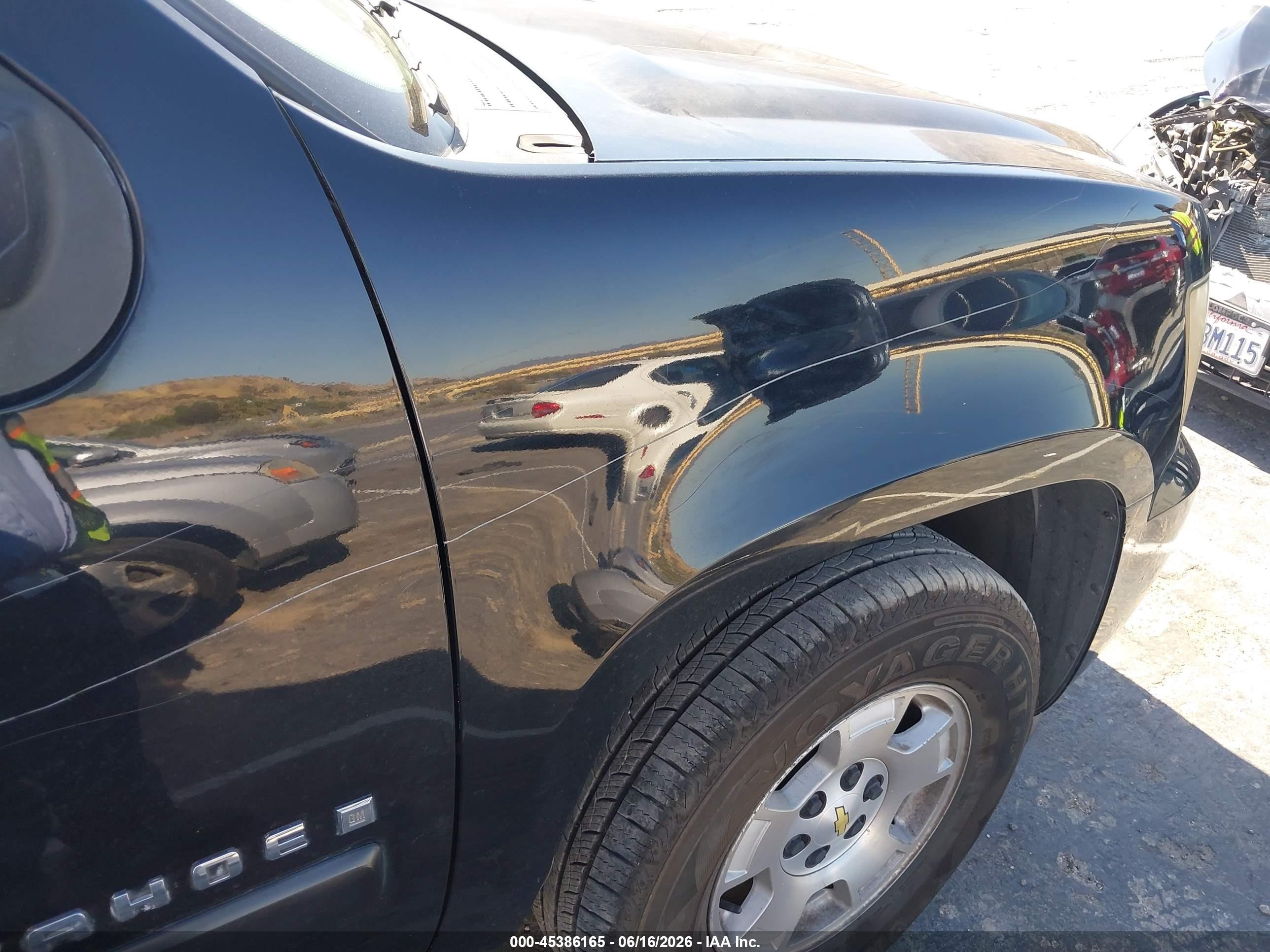 2008 Chevrolet Tahoe Lt Black vin: 1GNFC13018R101212