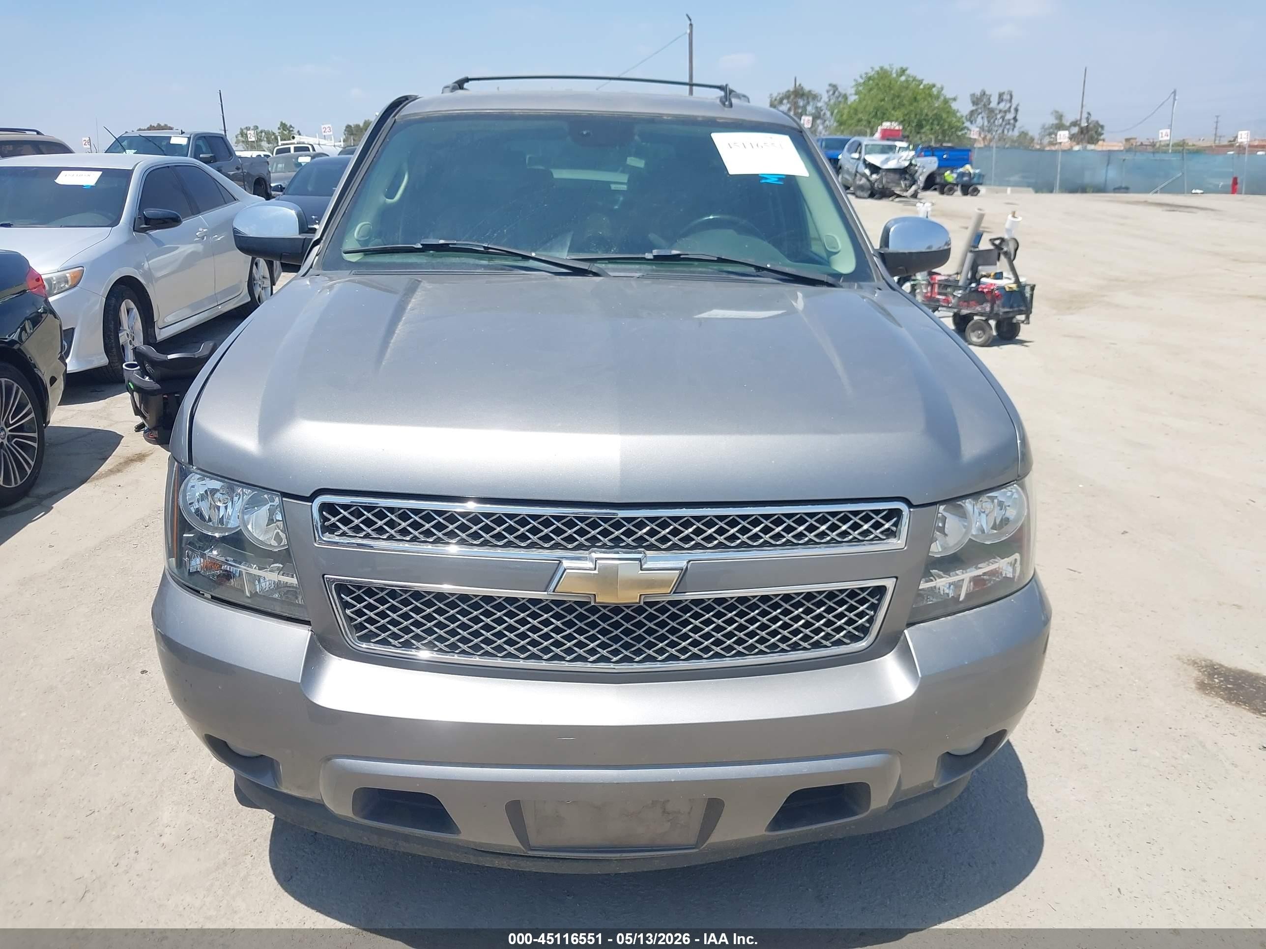 2008 Chevrolet Tahoe Ltz Gray vin: 1GNFC13018R116017