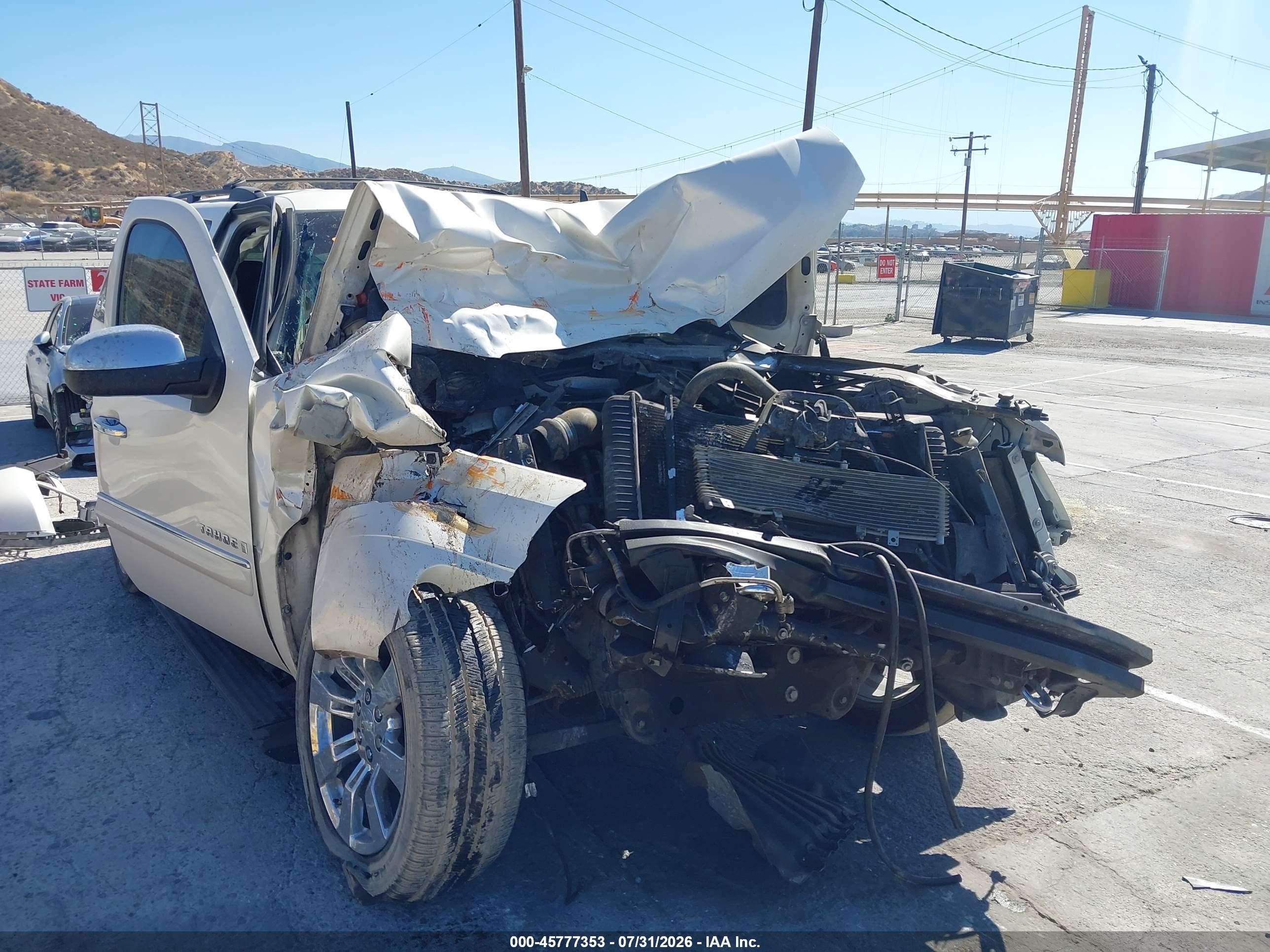 2008 Chevrolet Tahoe Ltz Бежевый vin: 1GNFC13018R197701