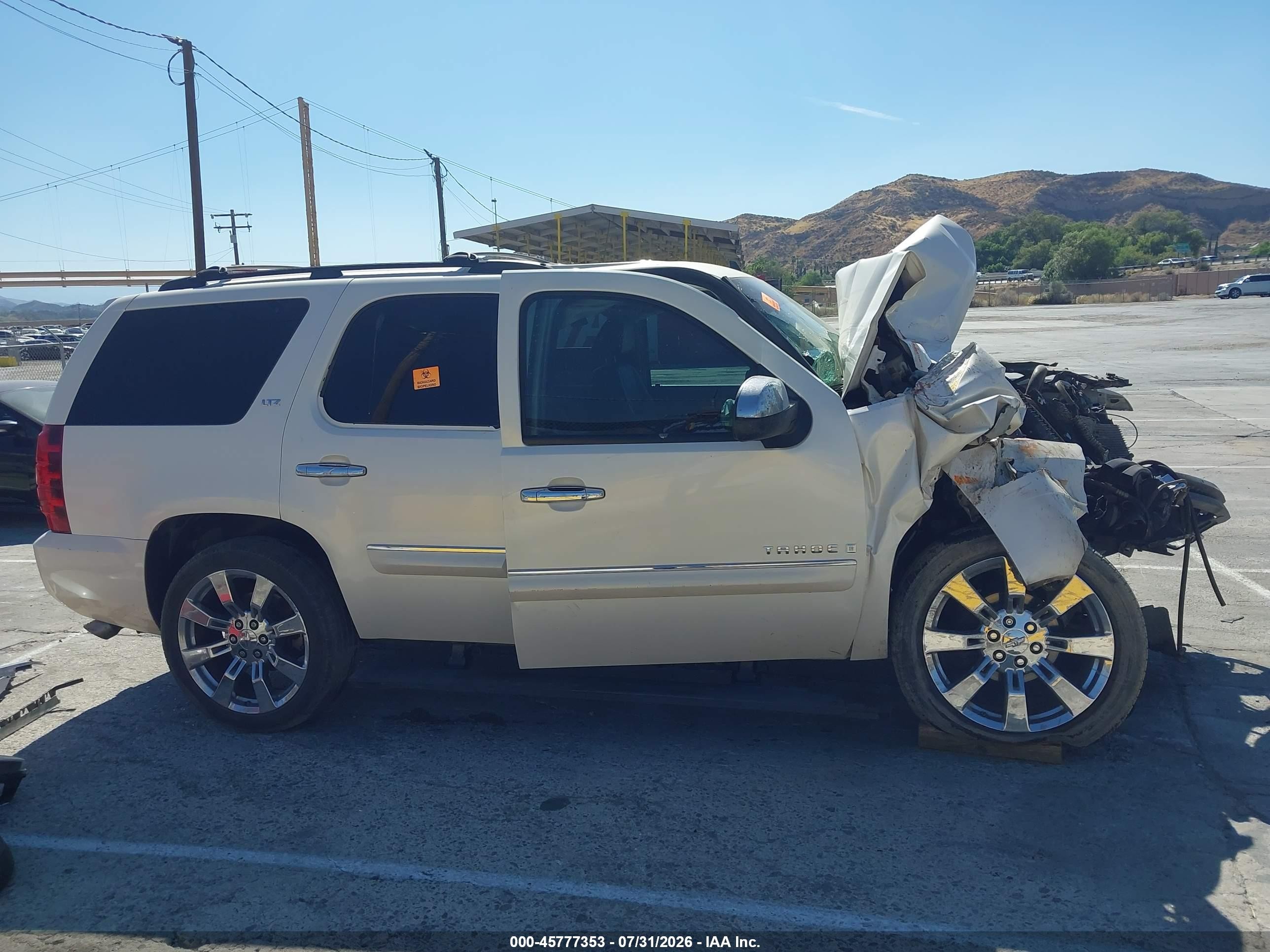 2008 Chevrolet Tahoe Ltz Бежевый vin: 1GNFC13018R197701