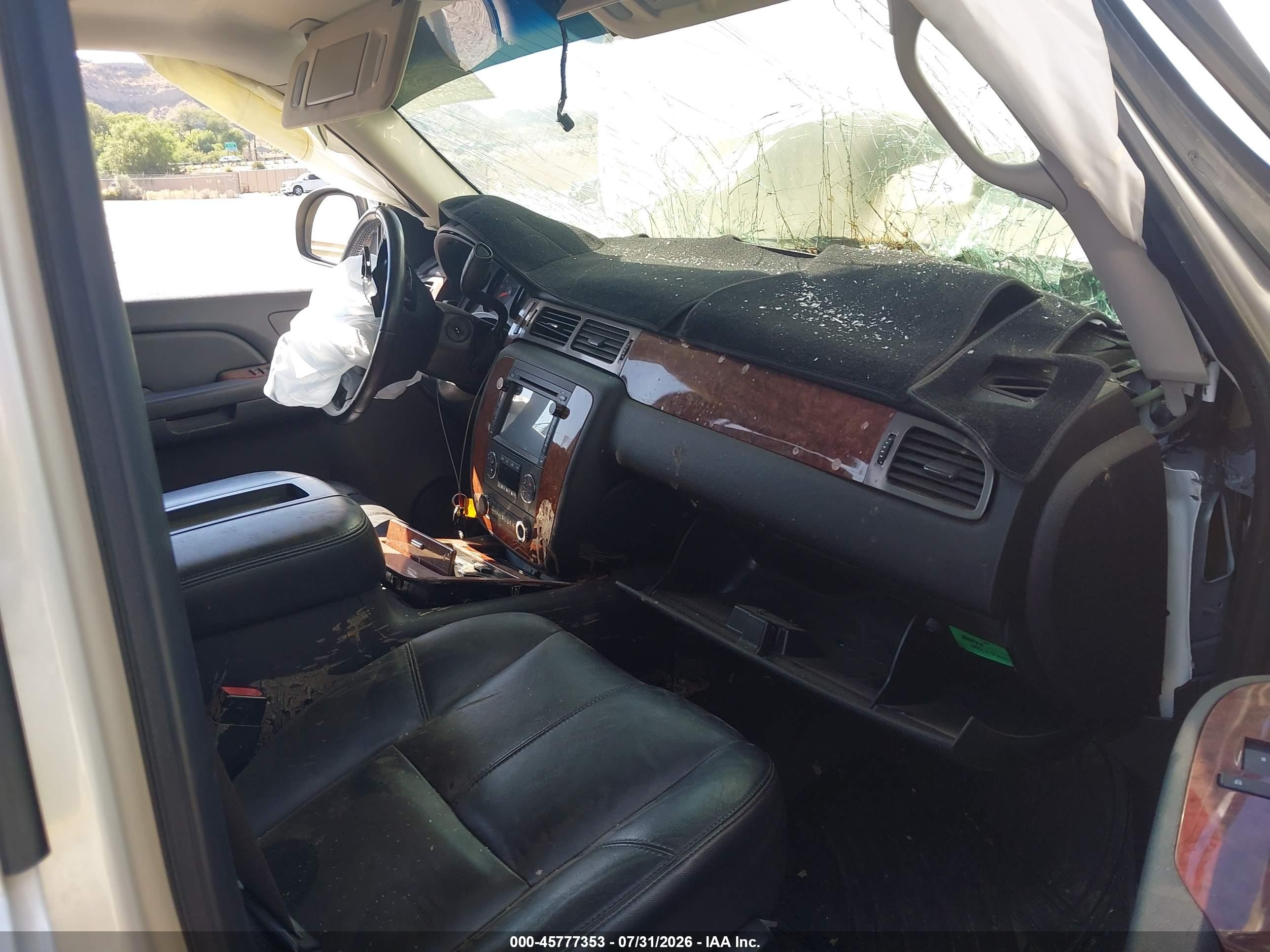 2008 Chevrolet Tahoe Ltz Бежевый vin: 1GNFC13018R197701
