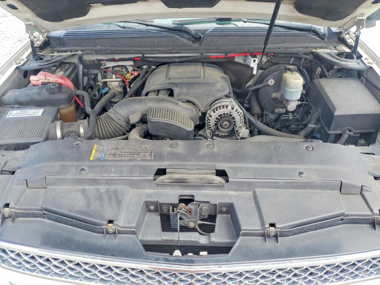2008 Chevrolet Tahoe C1500 Белый vin: 1GNFC13018R198895