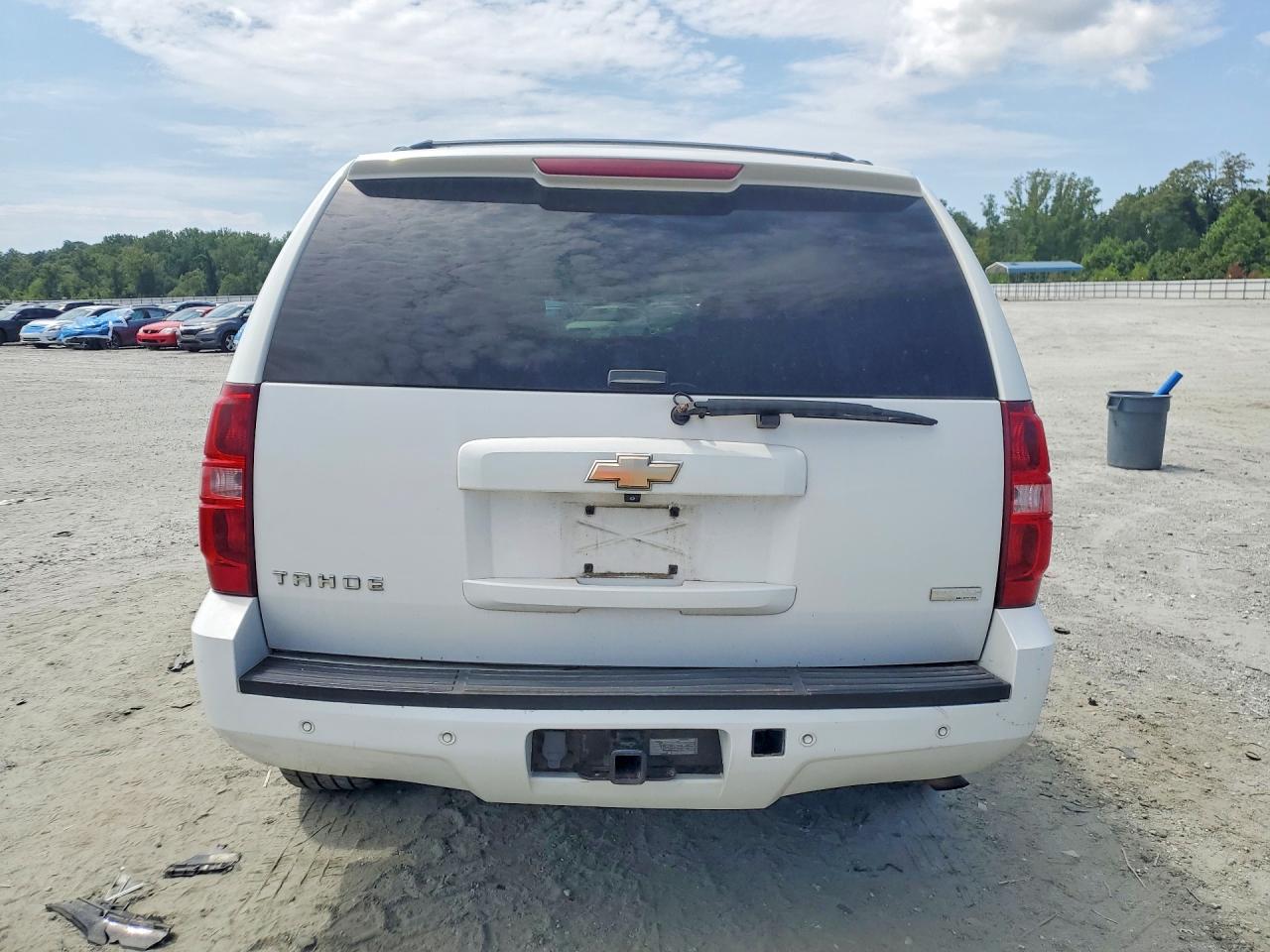 2008 Chevrolet Tahoe C1500 Белый vin: 1GNFC13018R198895