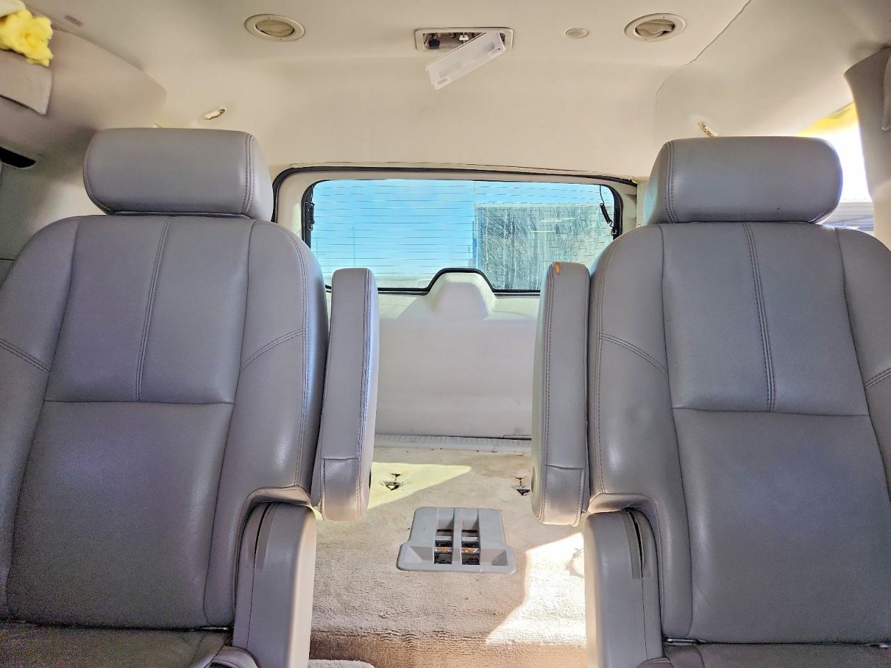 2007 Chevrolet Tahoe C1500 Beige vin: 1GNFC13027R156508