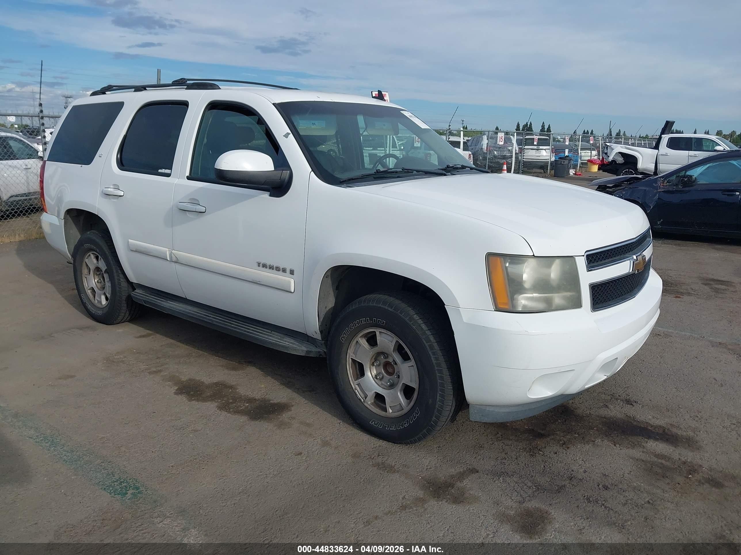 2007 Chevrolet Tahoe Lt White vin: 1GNFC13027R182879