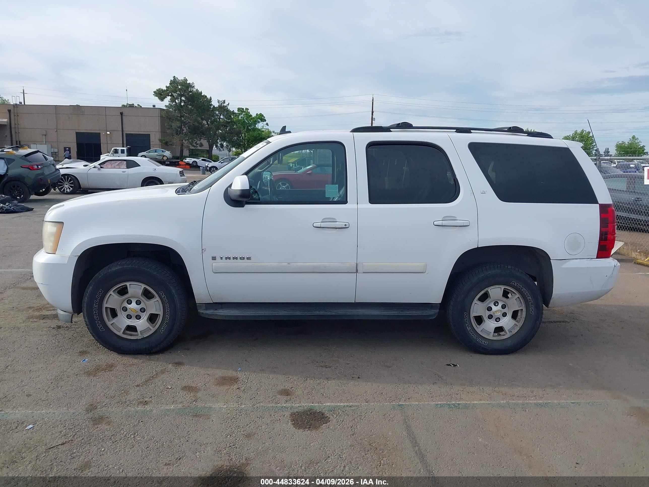2007 Chevrolet Tahoe Lt Белый vin: 1GNFC13027R182879