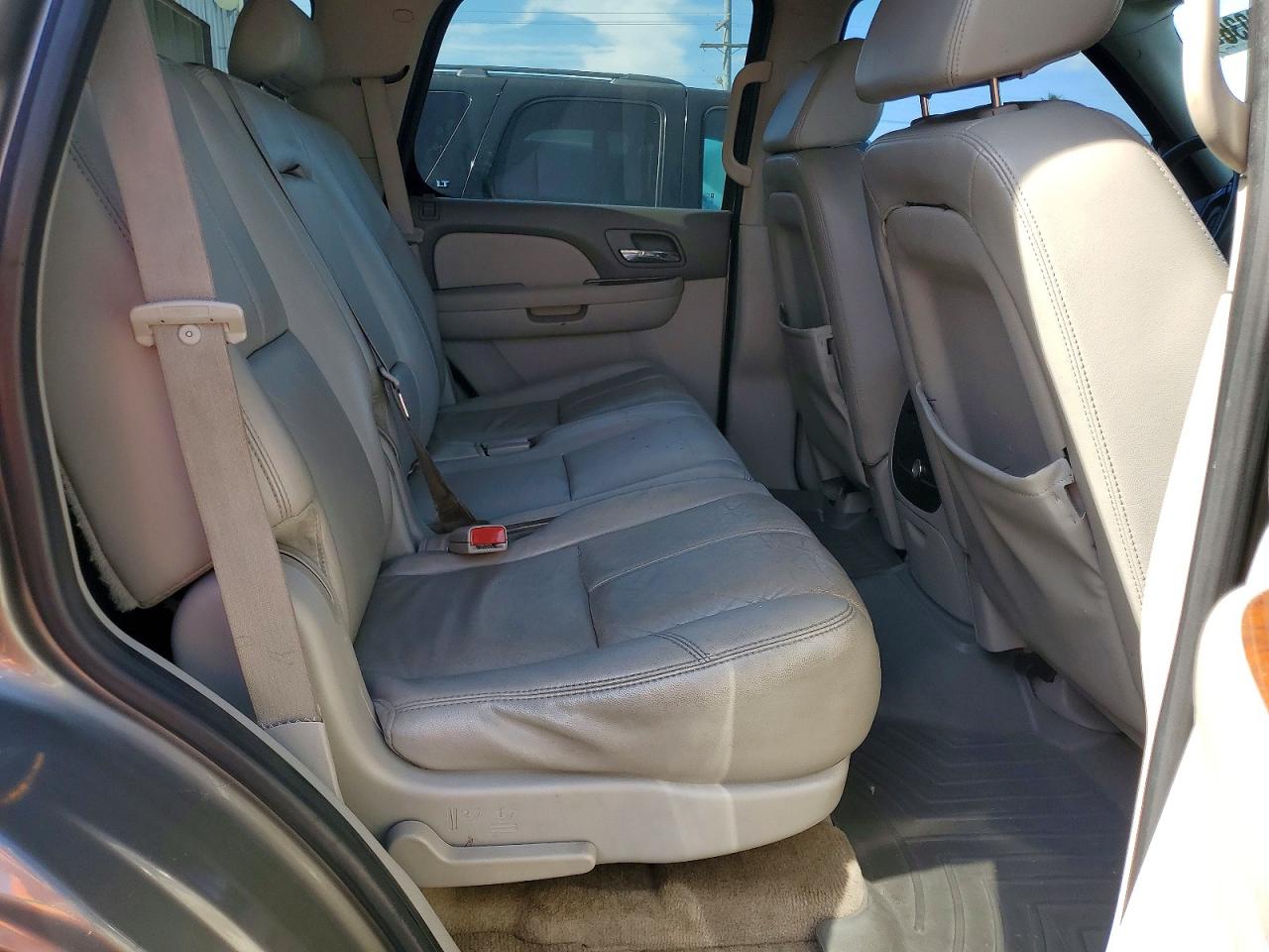 2007 Chevrolet Tahoe C1500 Gray vin: 1GNFC13027R430905