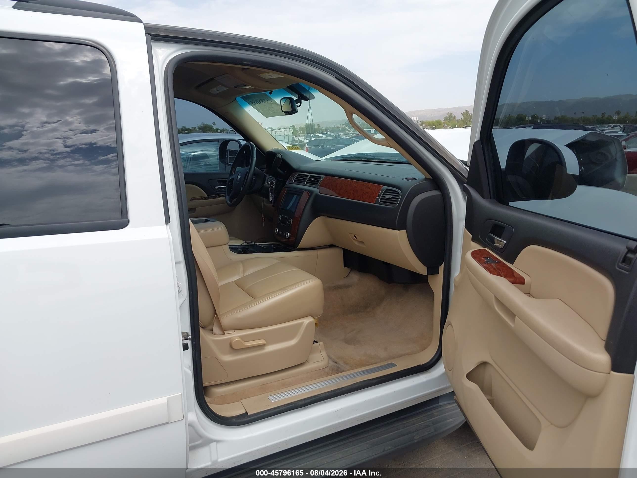 2007 Chevrolet Tahoe Lt White vin: 1GNFC13037J337826