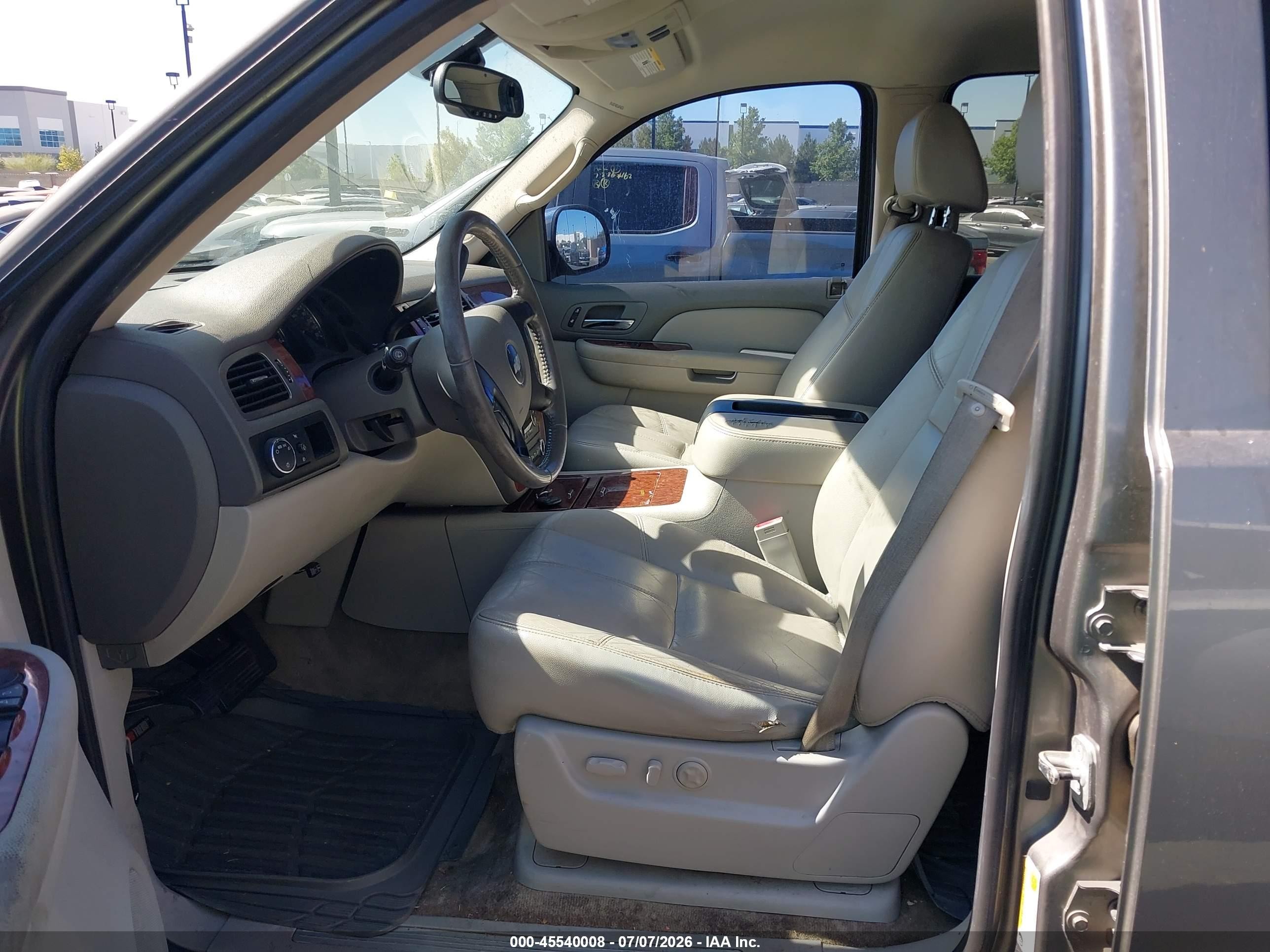 2007 Chevrolet Tahoe Ltz Gray vin: 1GNFC13037R334281