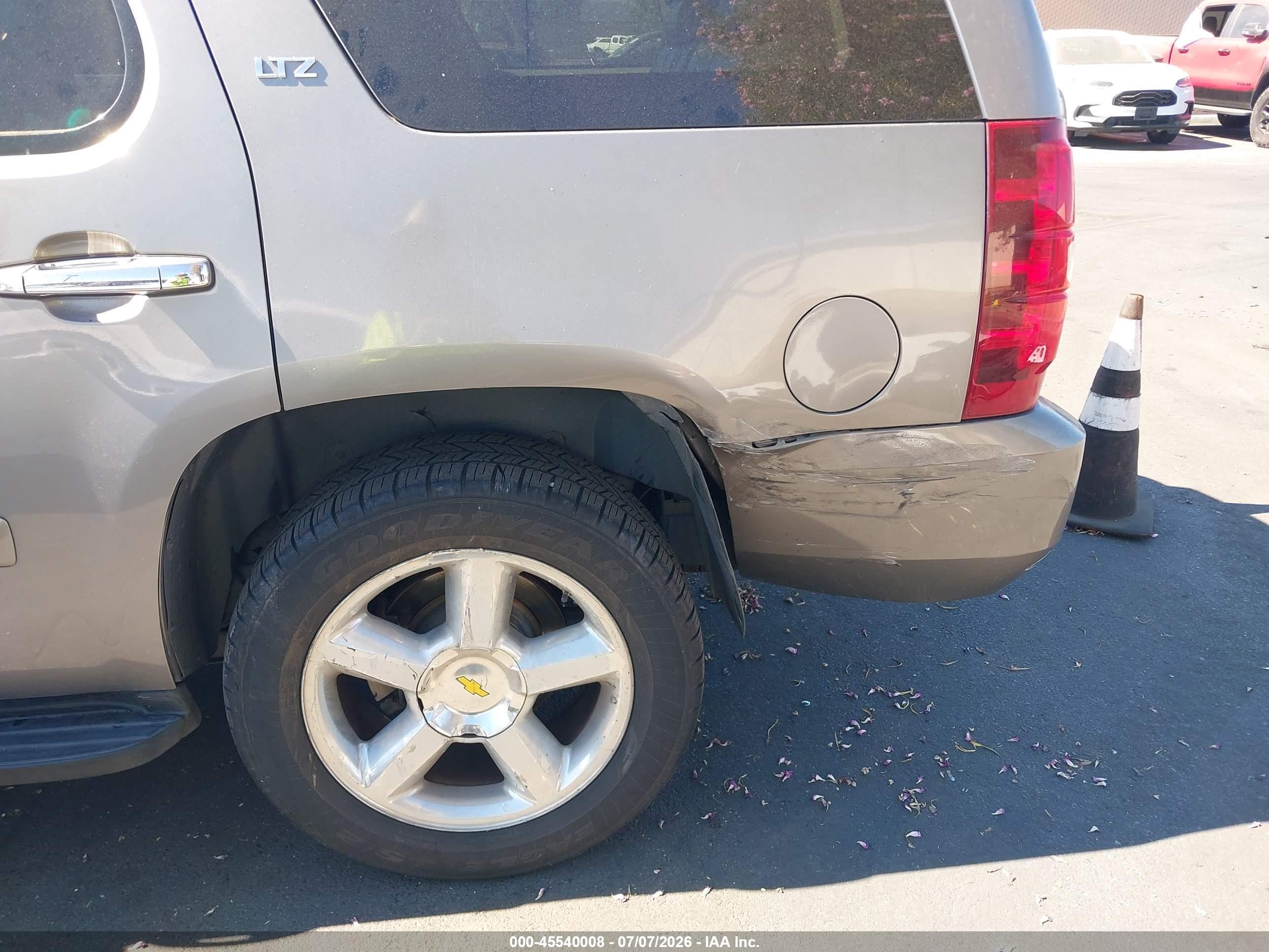 2007 Chevrolet Tahoe Ltz Gray vin: 1GNFC13037R334281