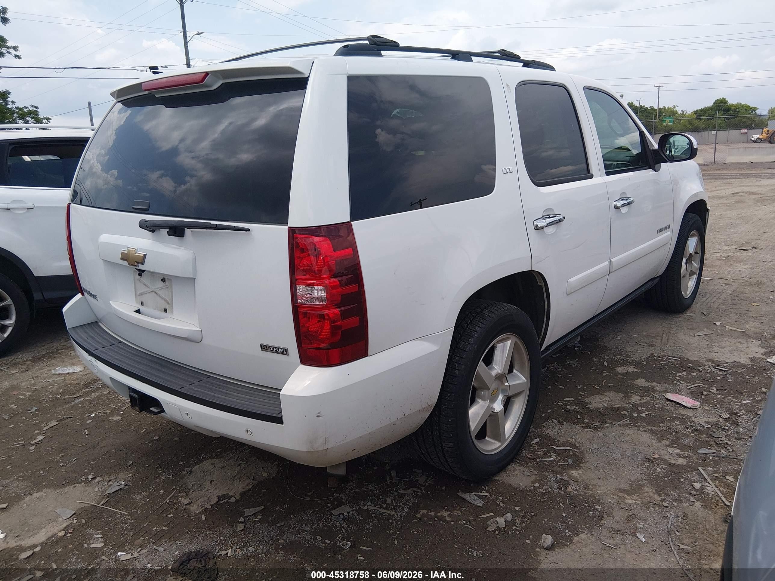2007 Chevrolet Tahoe Ltz White vin: 1GNFC13037R392830