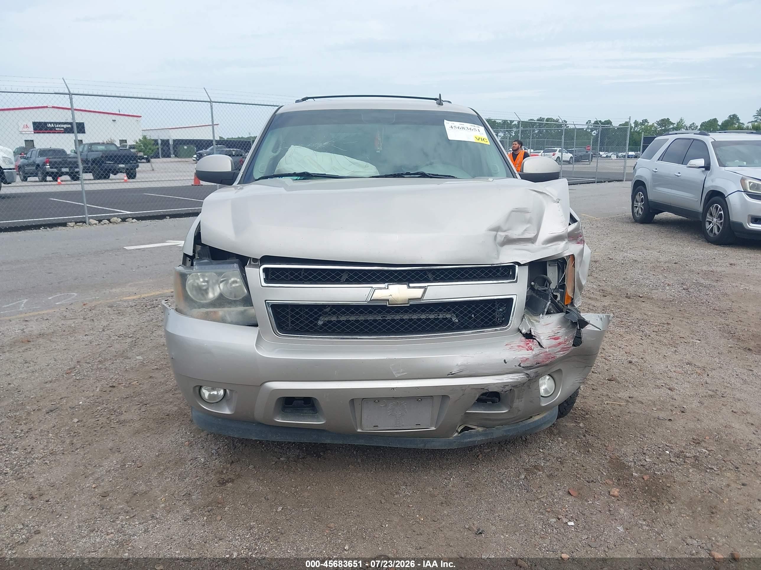2008 Chevrolet Tahoe Lt Желто-коричневый vin: 1GNFC13038J212438
