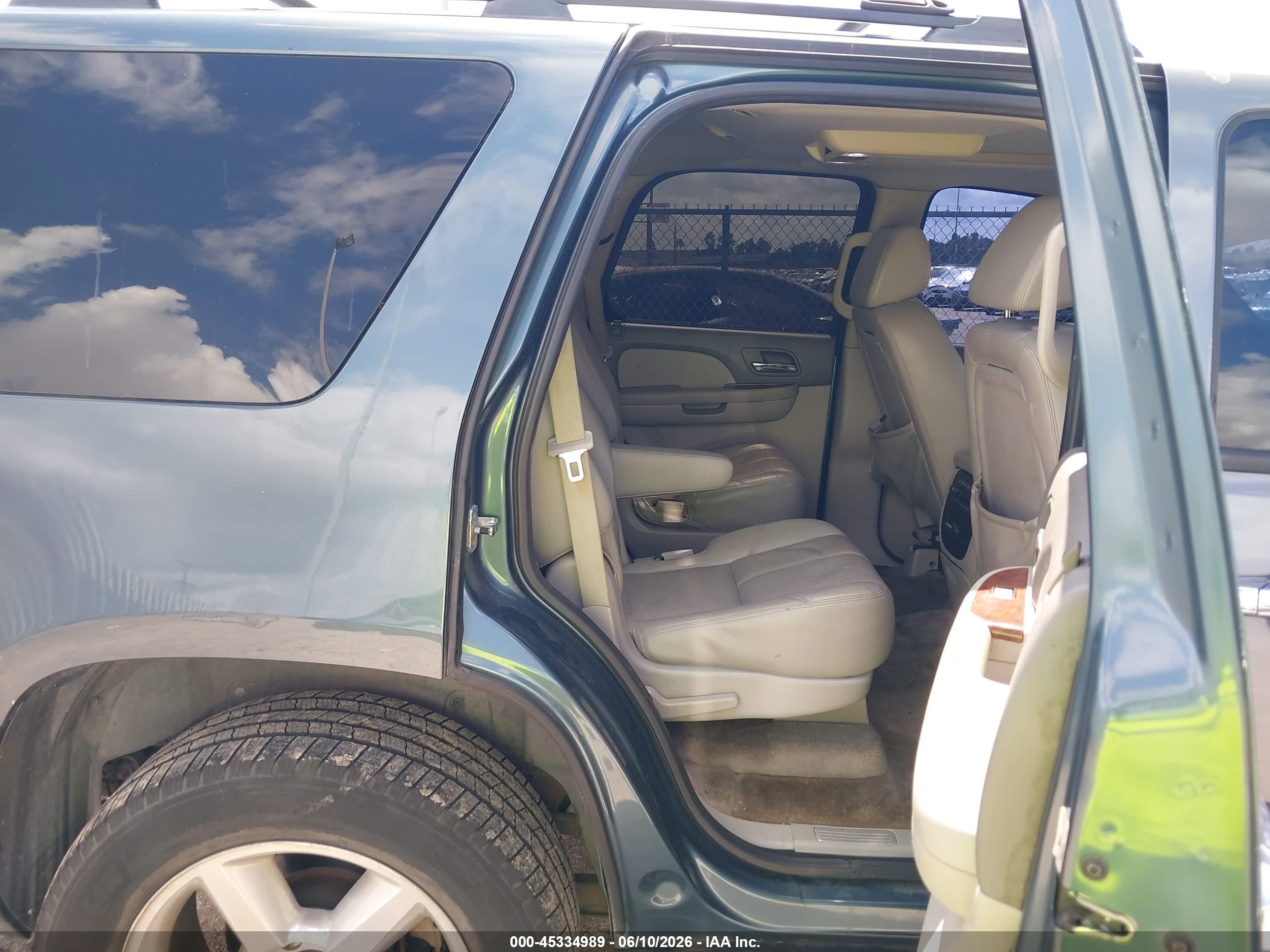 2008 Chevrolet Tahoe Ltz Blue vin: 1GNFC13038R151982