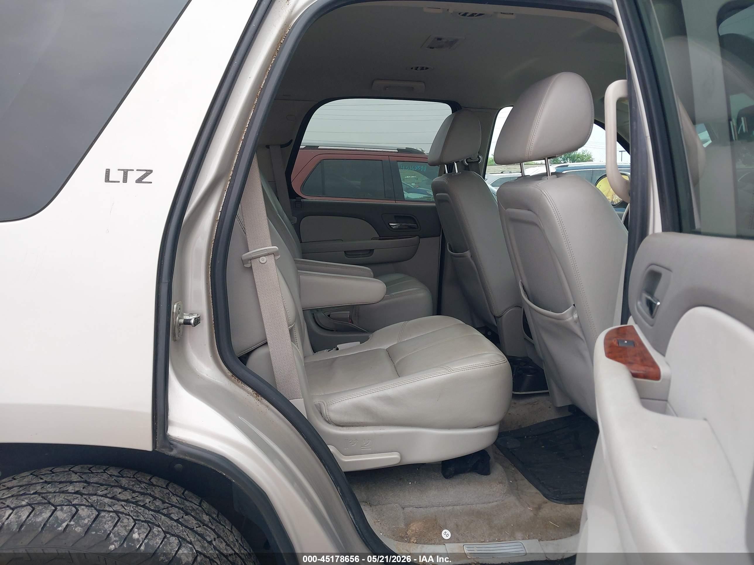 2008 Chevrolet Tahoe Ltz Silver vin: 1GNFC13038R239804