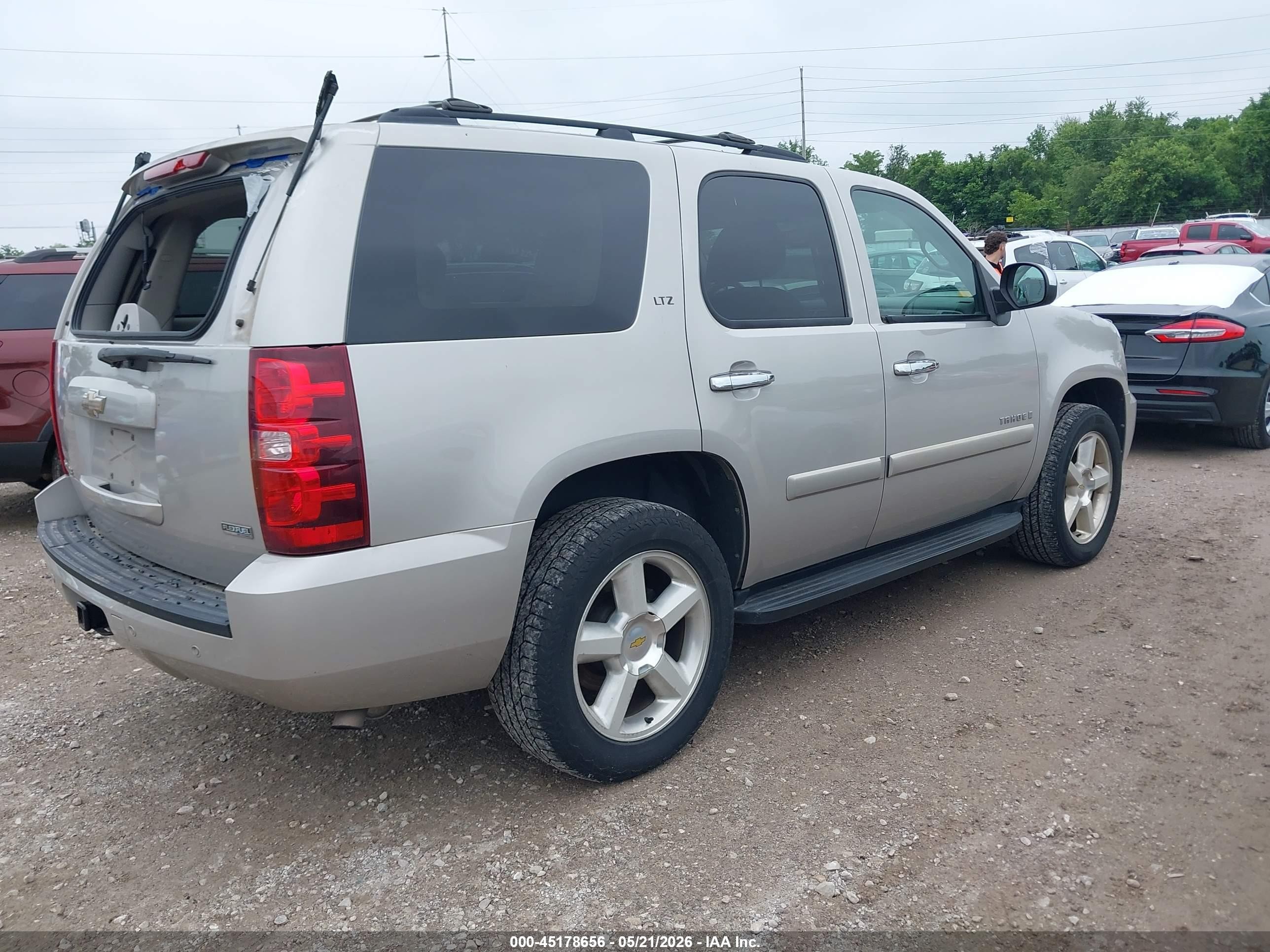 2008 Chevrolet Tahoe Ltz Silver vin: 1GNFC13038R239804