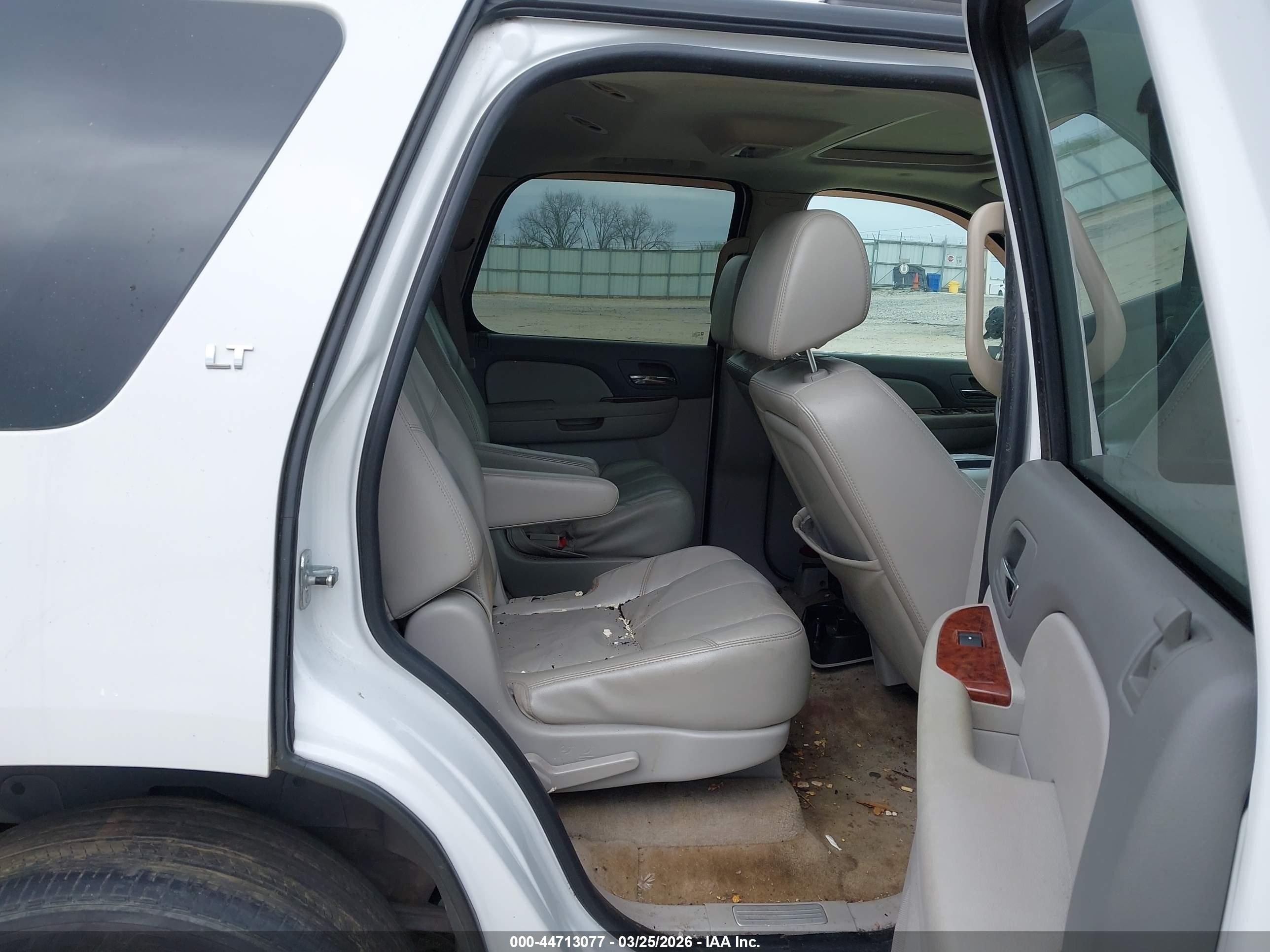 2007 Chevrolet Tahoe Lt Белый vin: 1GNFC13047R241060