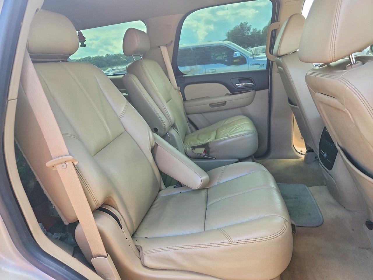 2008 Chevrolet Tahoe C1500 White vin: 1GNFC13048R251251