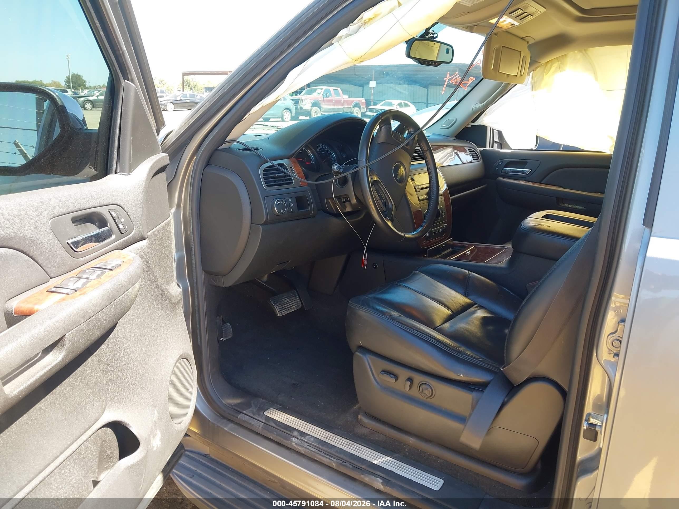 2007 Chevrolet Tahoe Ltz Beige vin: 1GNFC13057J393086