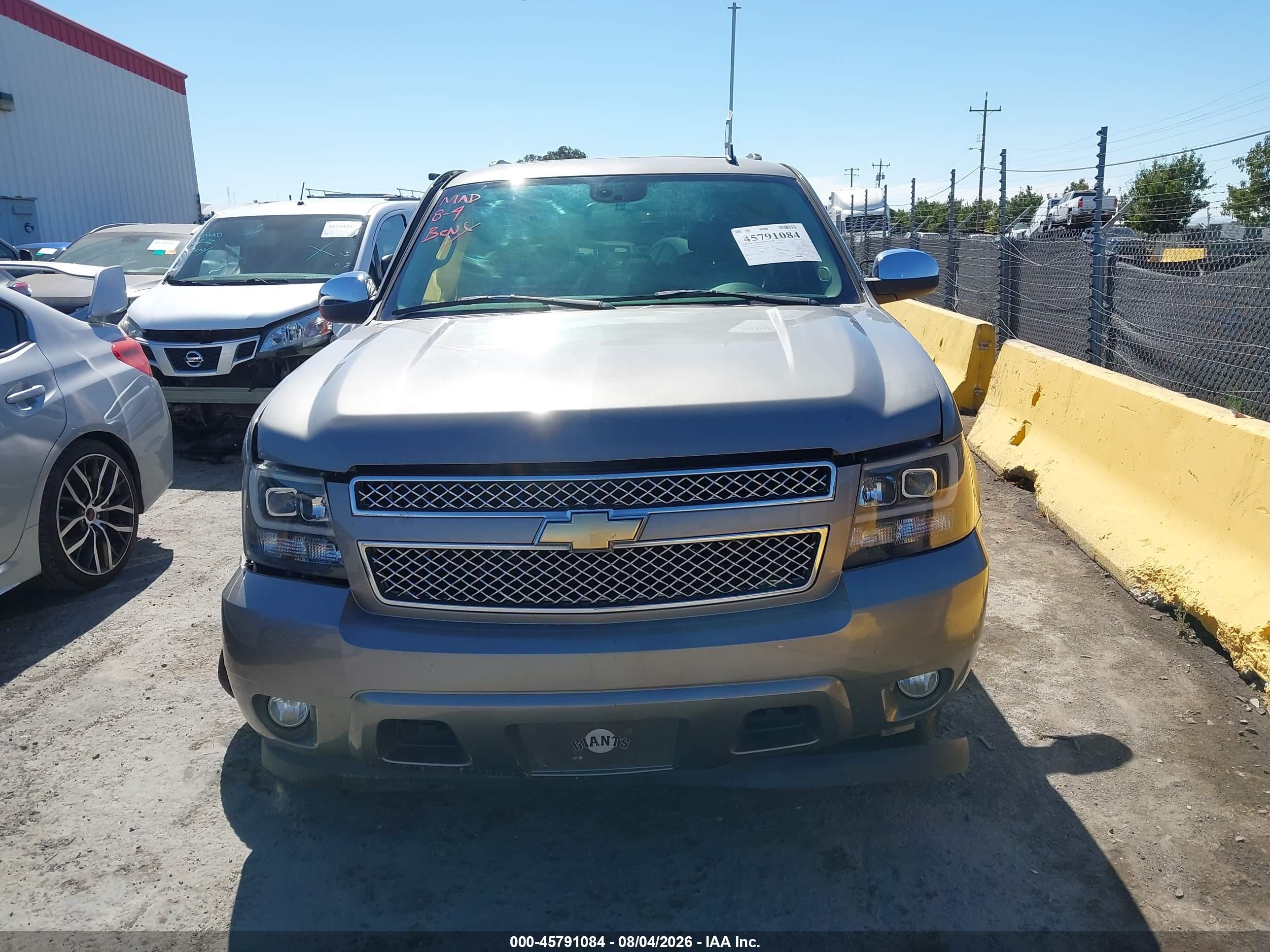 2007 Chevrolet Tahoe Ltz Beige vin: 1GNFC13057J393086