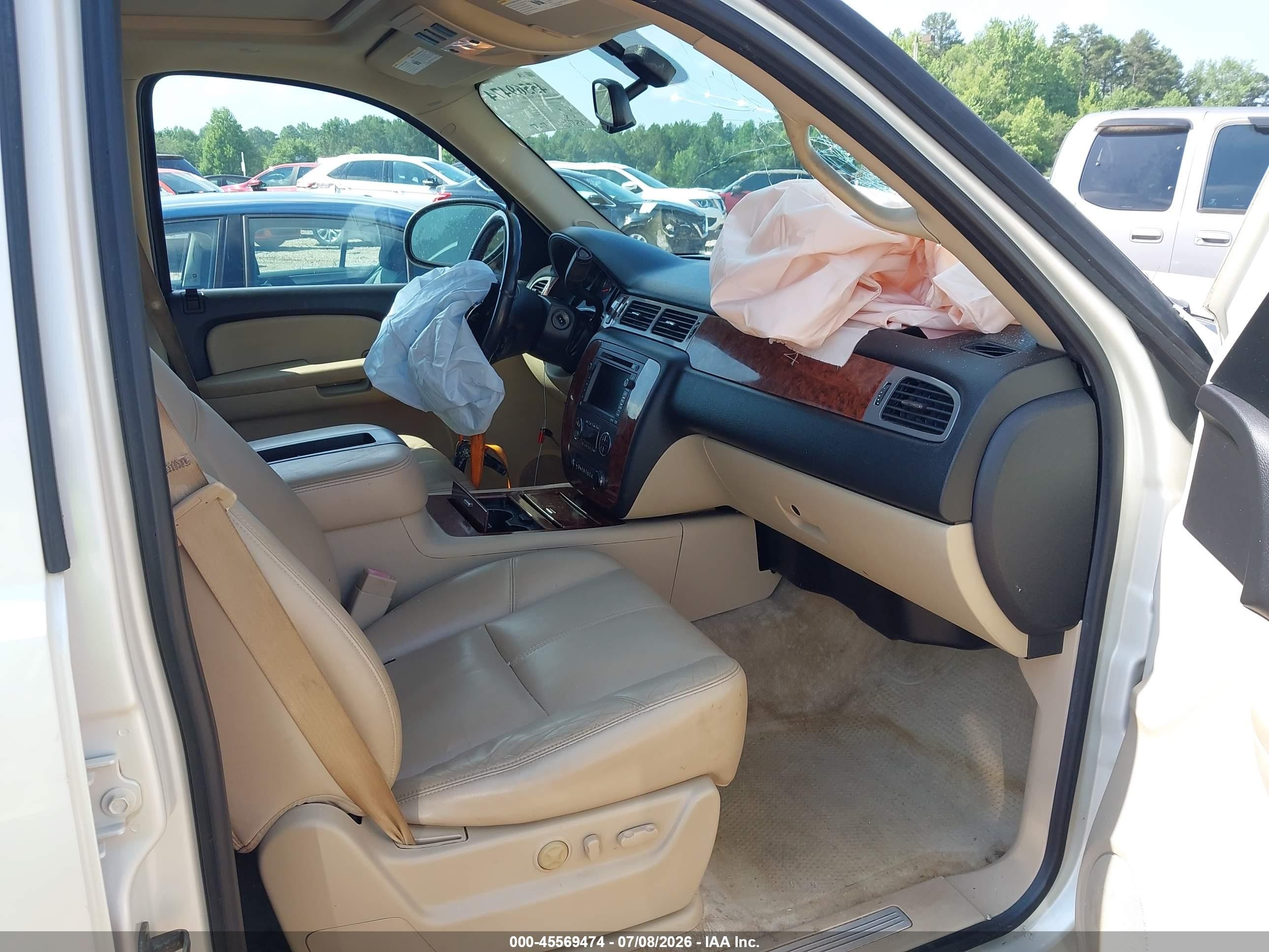 2008 Chevrolet Tahoe Ltz White vin: 1GNFC13058R182781