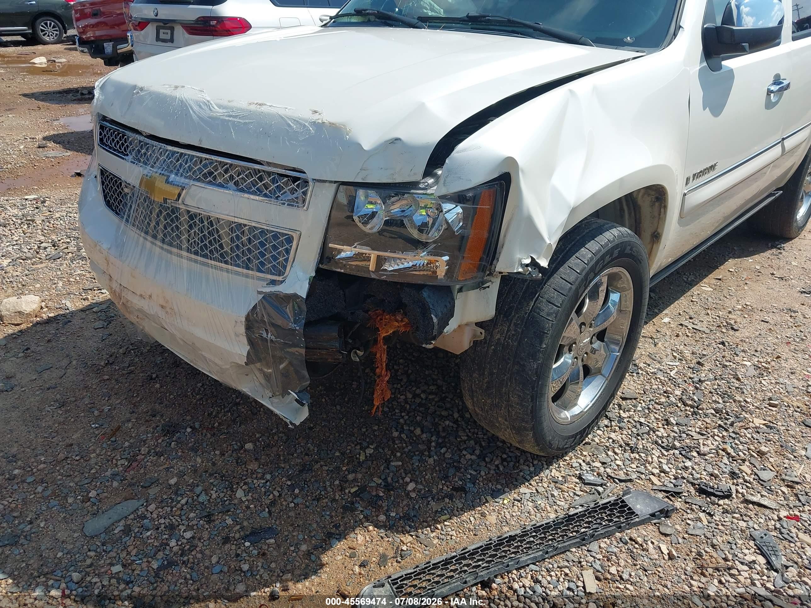 2008 Chevrolet Tahoe Ltz White vin: 1GNFC13058R182781