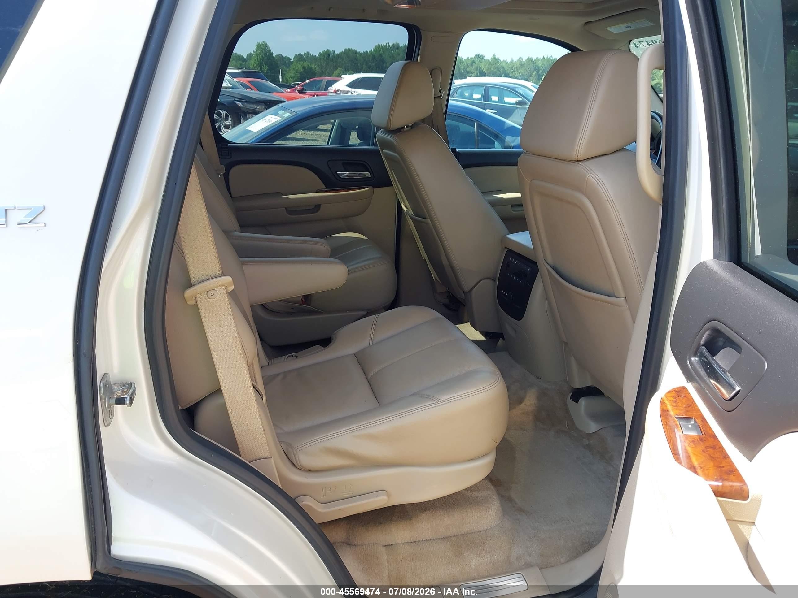 2008 Chevrolet Tahoe Ltz White vin: 1GNFC13058R182781
