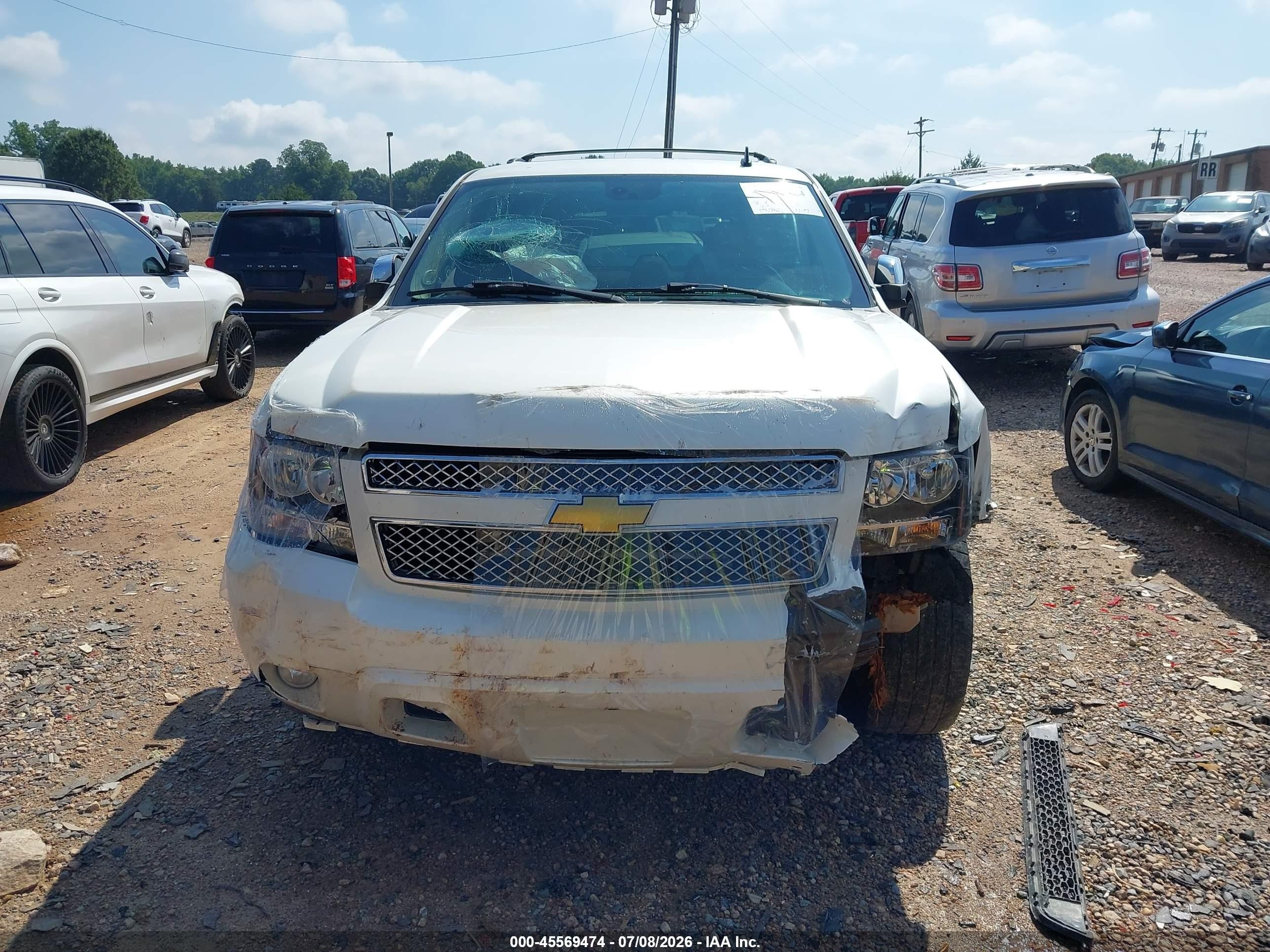 2008 Chevrolet Tahoe Ltz White vin: 1GNFC13058R182781