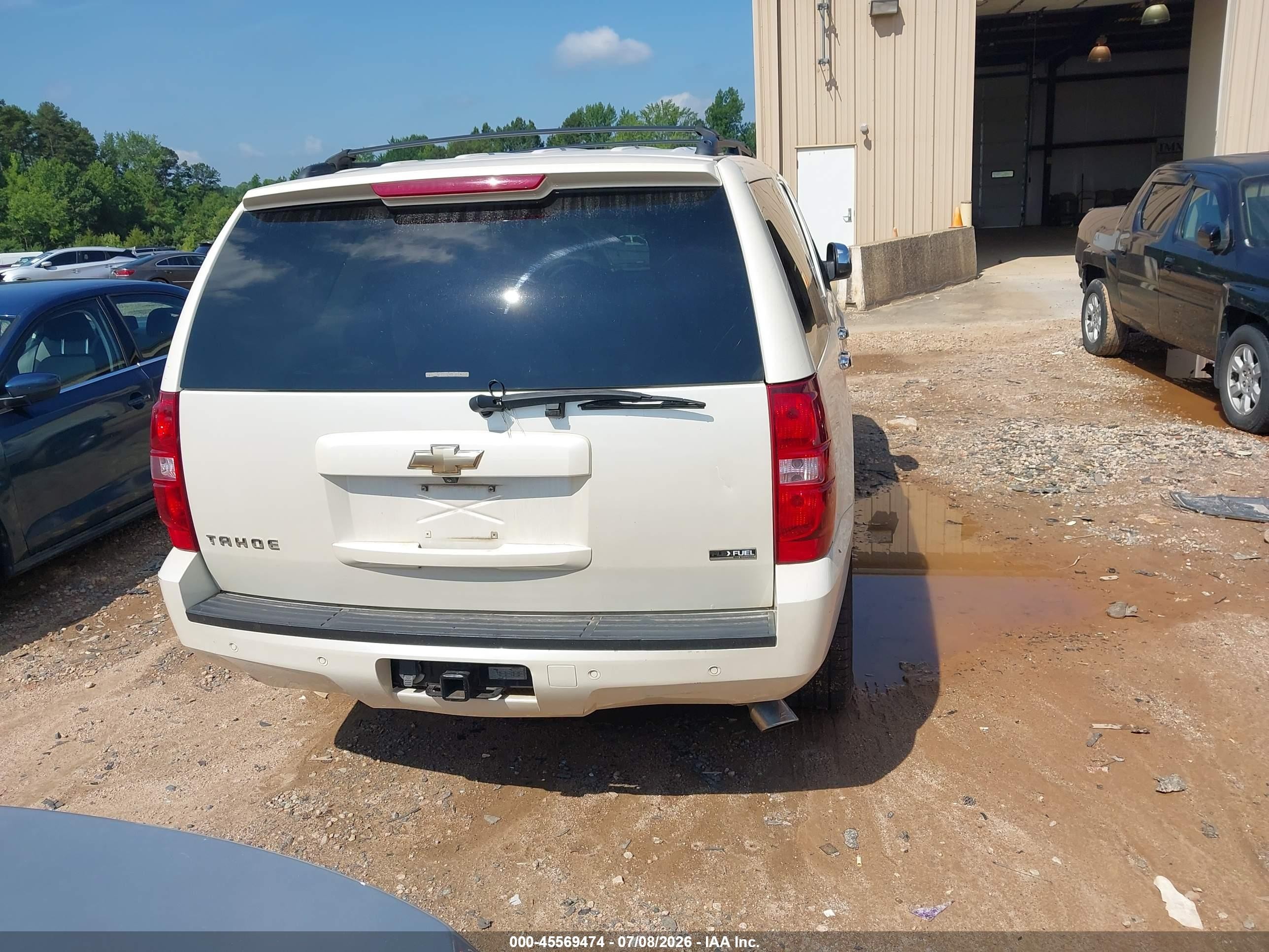 2008 Chevrolet Tahoe Ltz White vin: 1GNFC13058R182781
