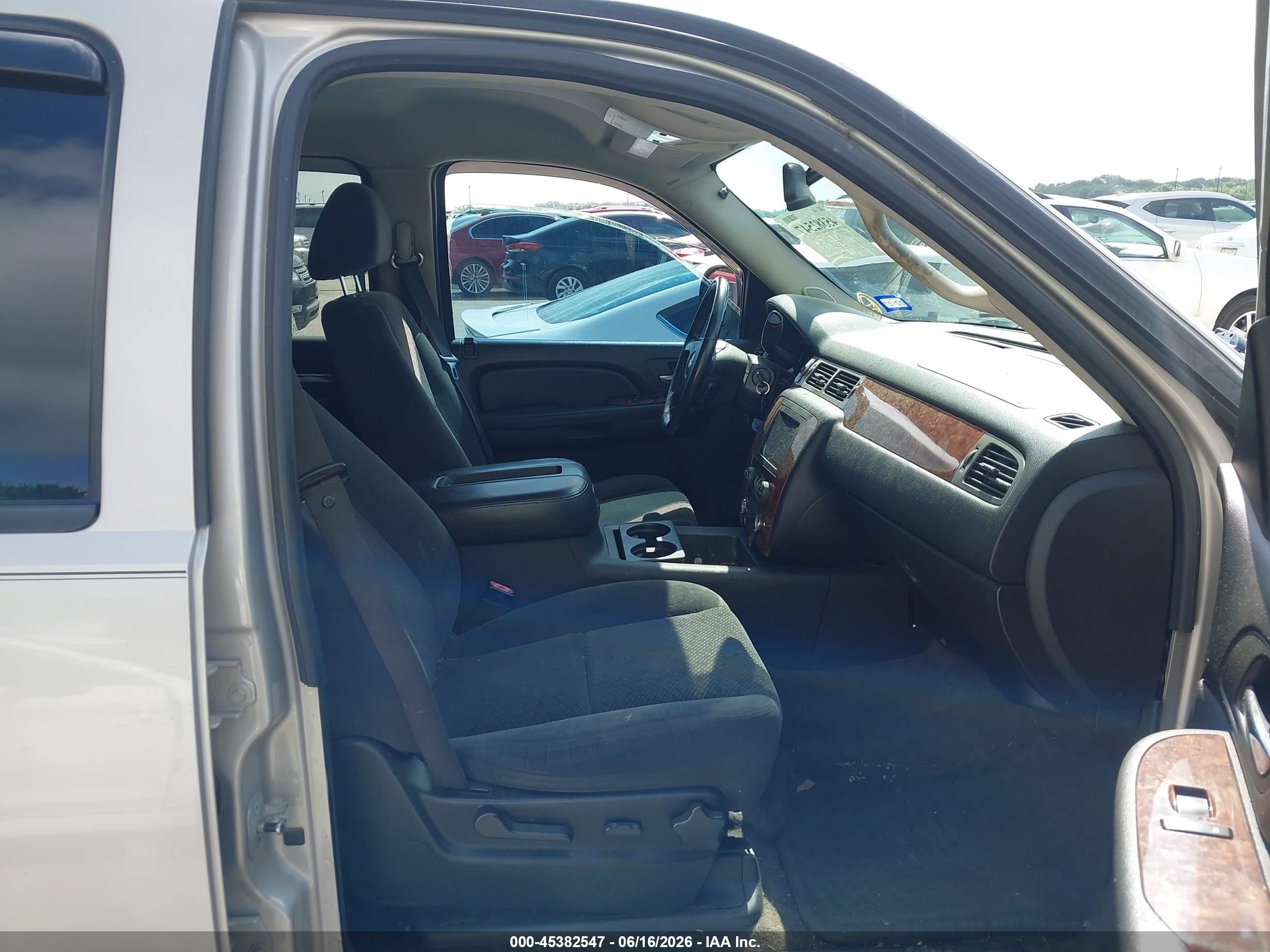 2008 Chevrolet Tahoe Lt Gold vin: 1GNFC13058R237102
