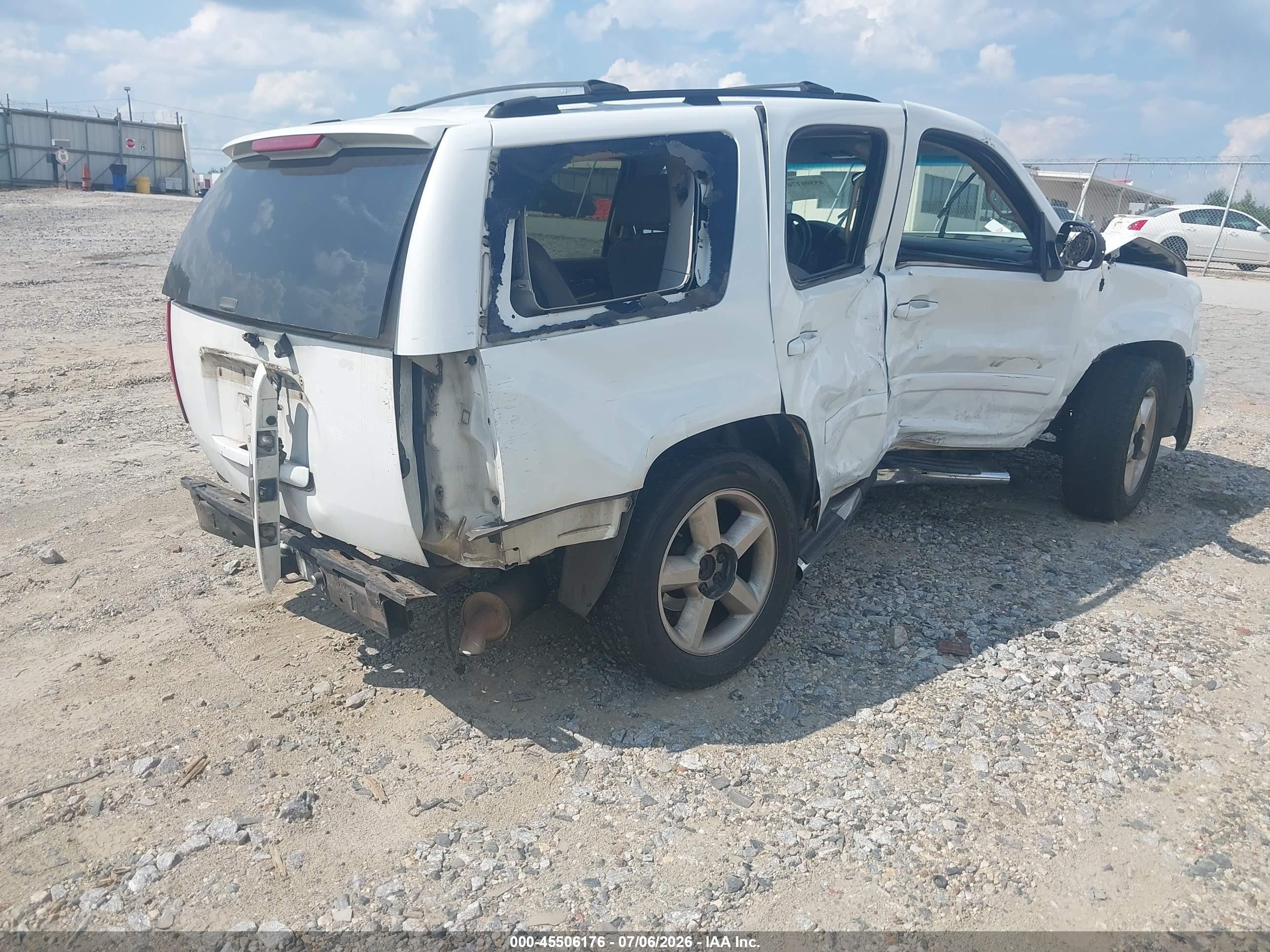 2007 Chevrolet Tahoe Ltz White vin: 1GNFC13067J117662