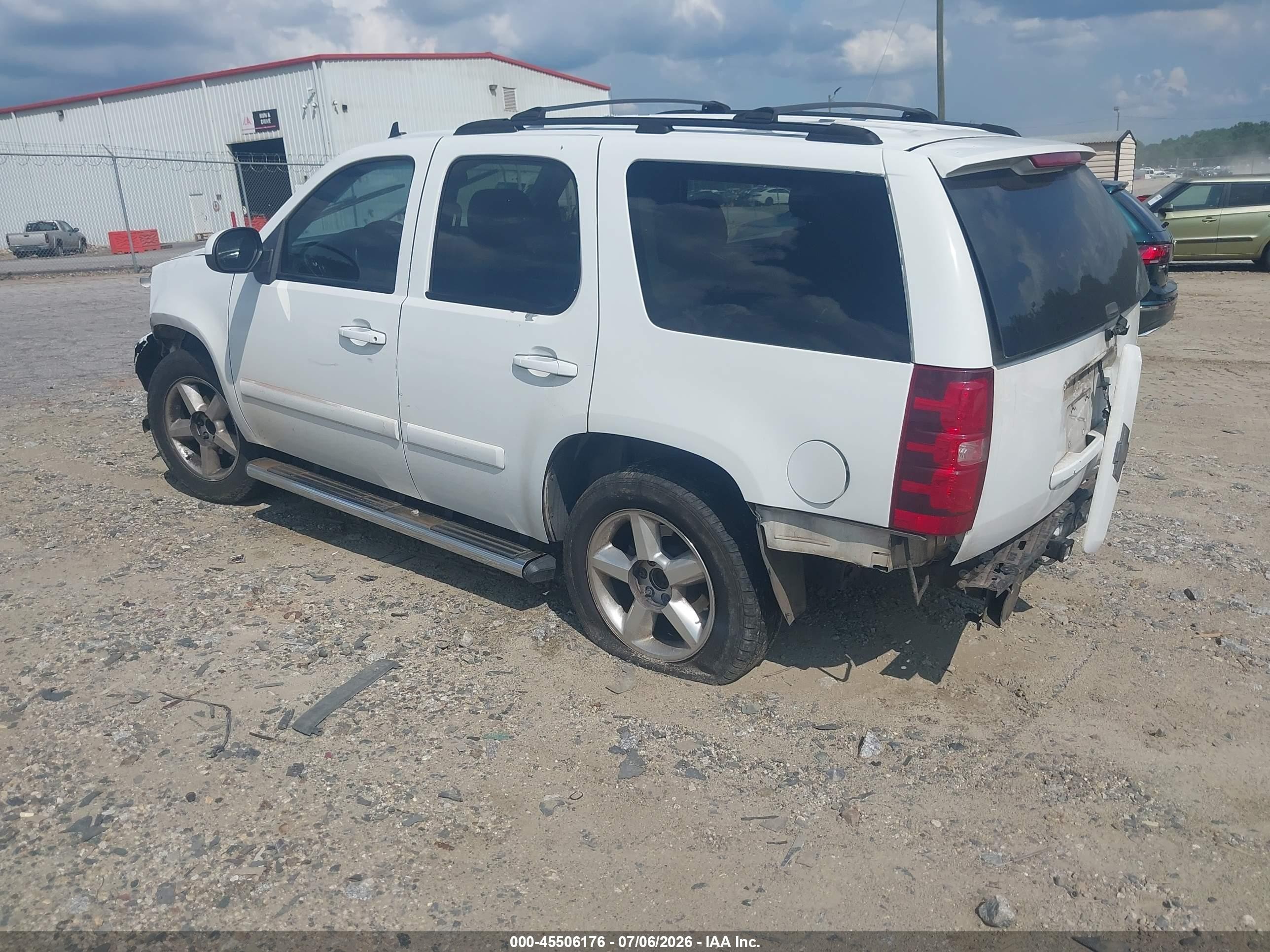 2007 Chevrolet Tahoe Ltz White vin: 1GNFC13067J117662