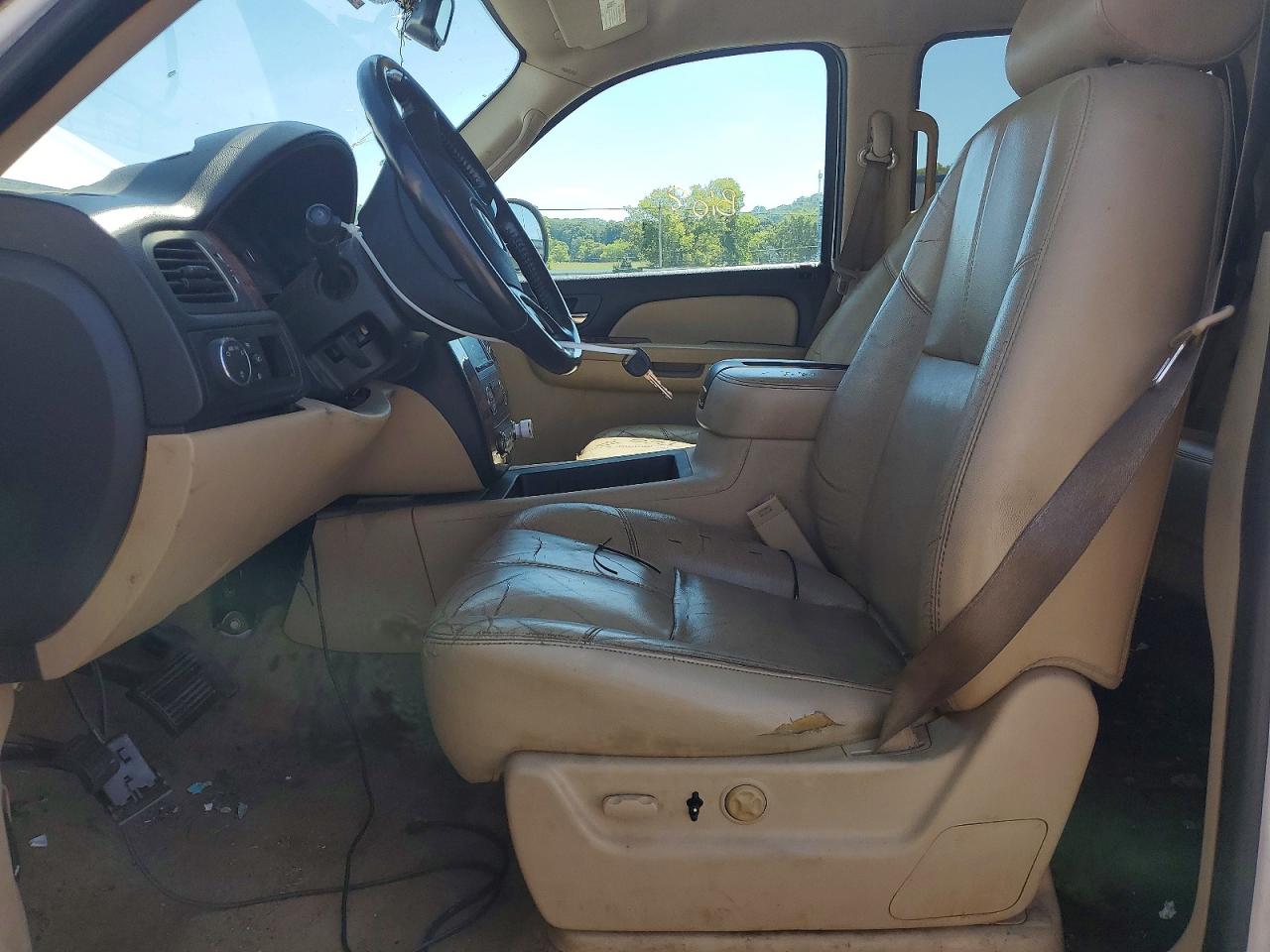 2007 Chevrolet Tahoe C1500 White vin: 1GNFC13067R272407