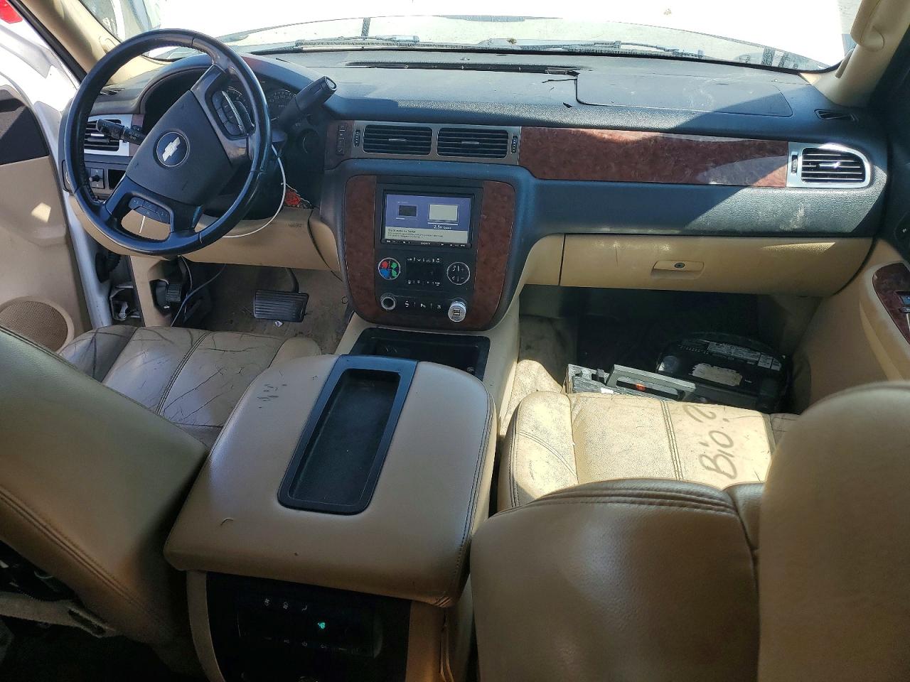 2007 Chevrolet Tahoe C1500 White vin: 1GNFC13067R272407