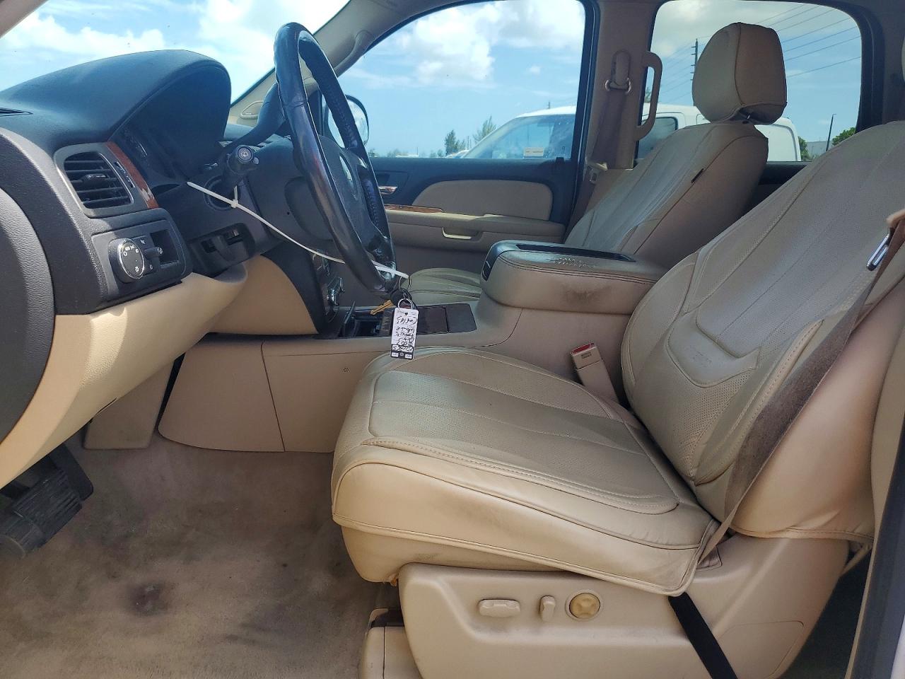 2007 Chevrolet Tahoe C1500 White vin: 1GNFC13067R339295