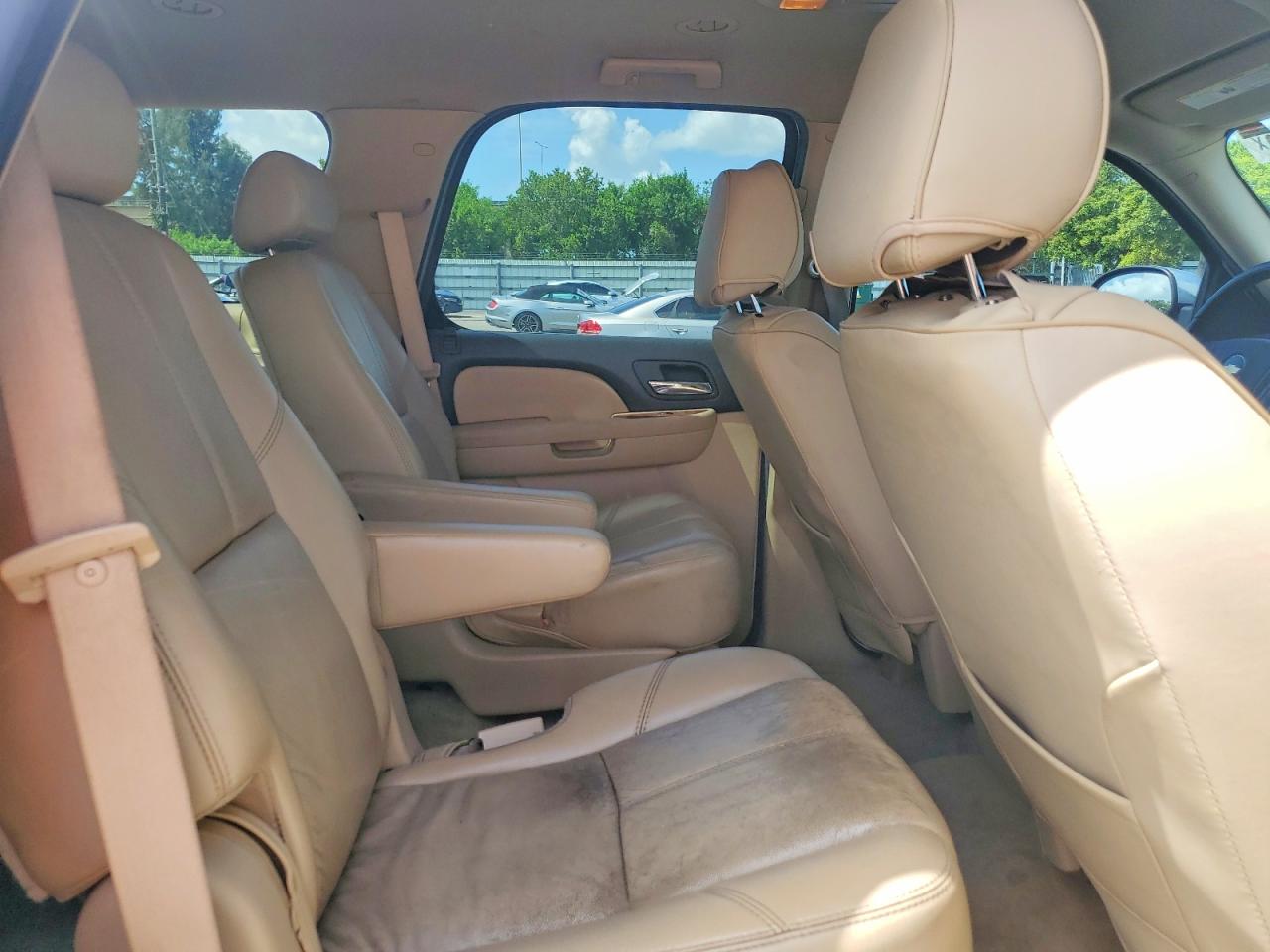 2007 Chevrolet Tahoe C1500 White vin: 1GNFC13067R339295