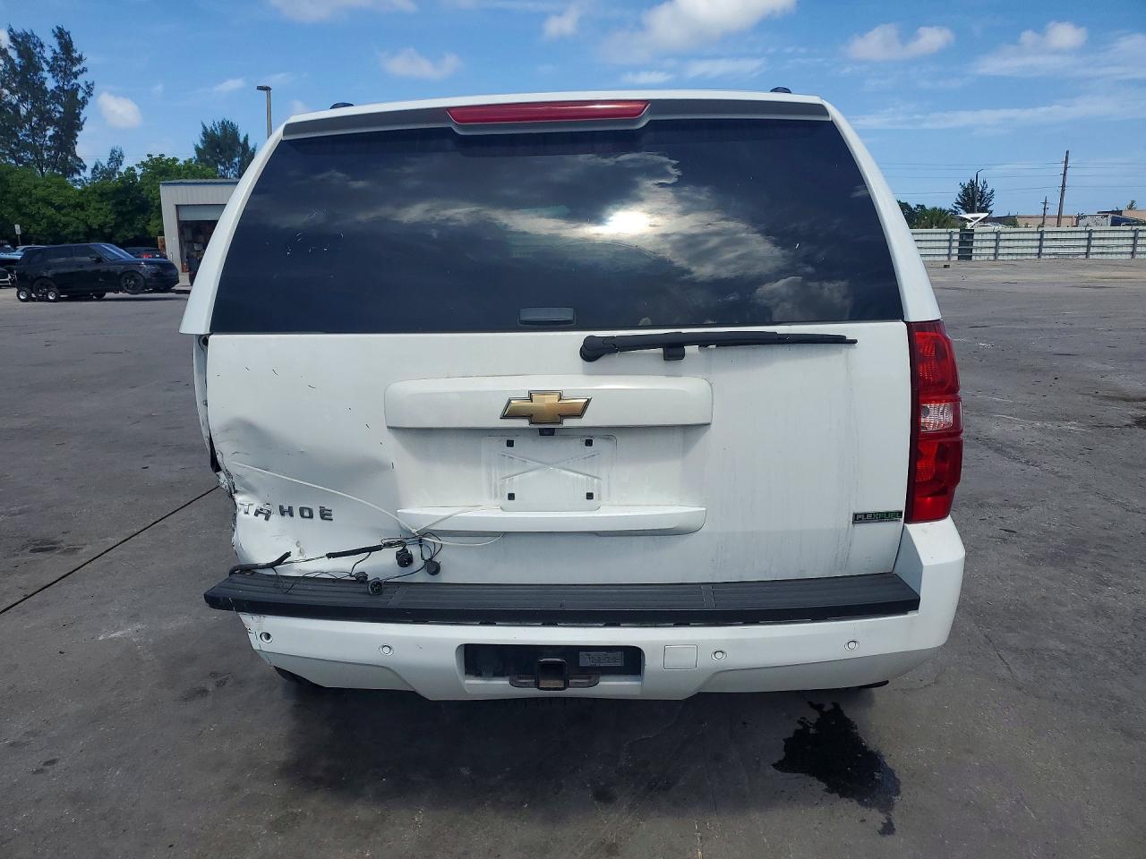 2007 Chevrolet Tahoe C1500 White vin: 1GNFC13067R339295