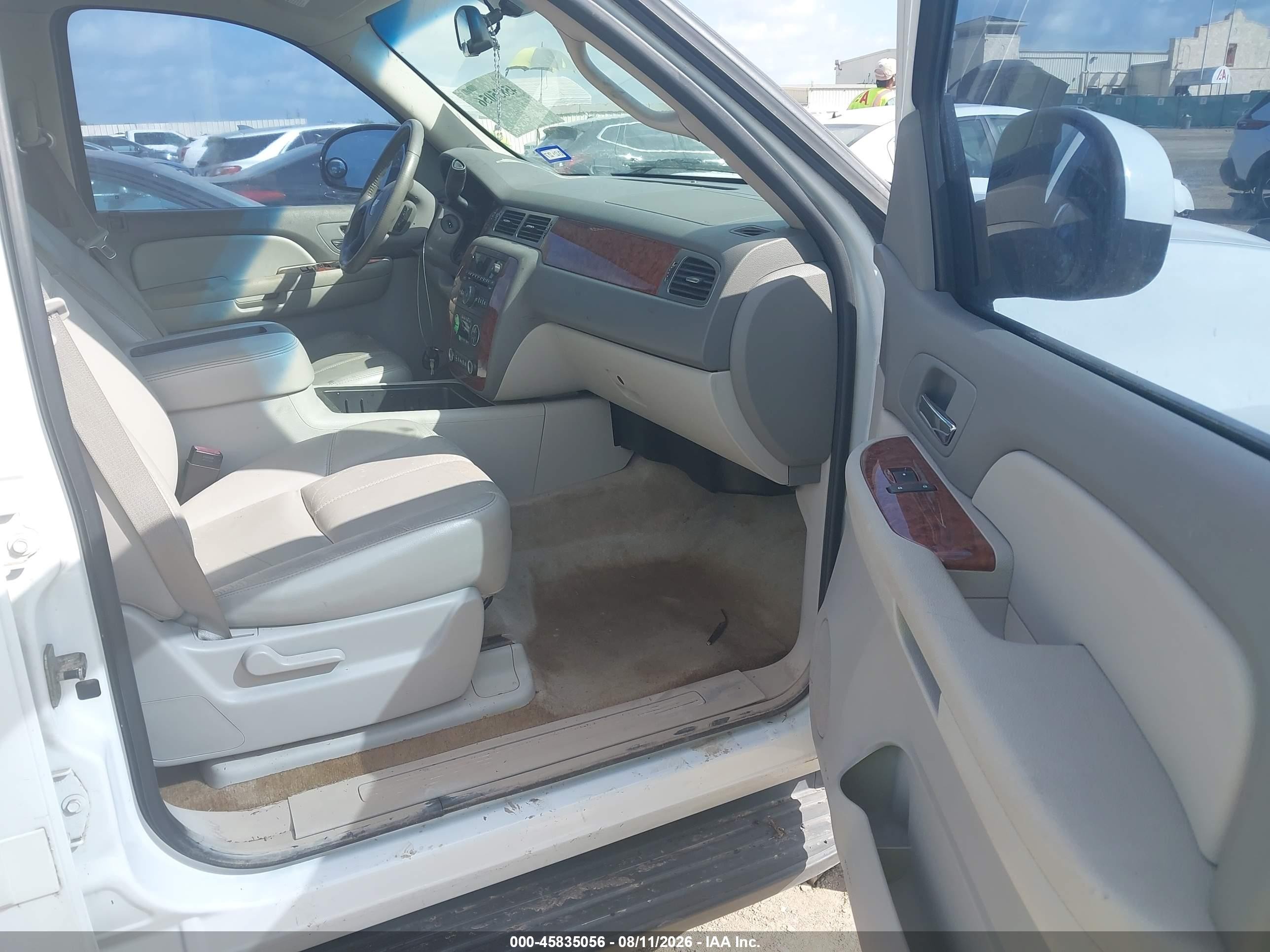 2007 Chevrolet Tahoe Lt Белый vin: 1GNFC13067R371602
