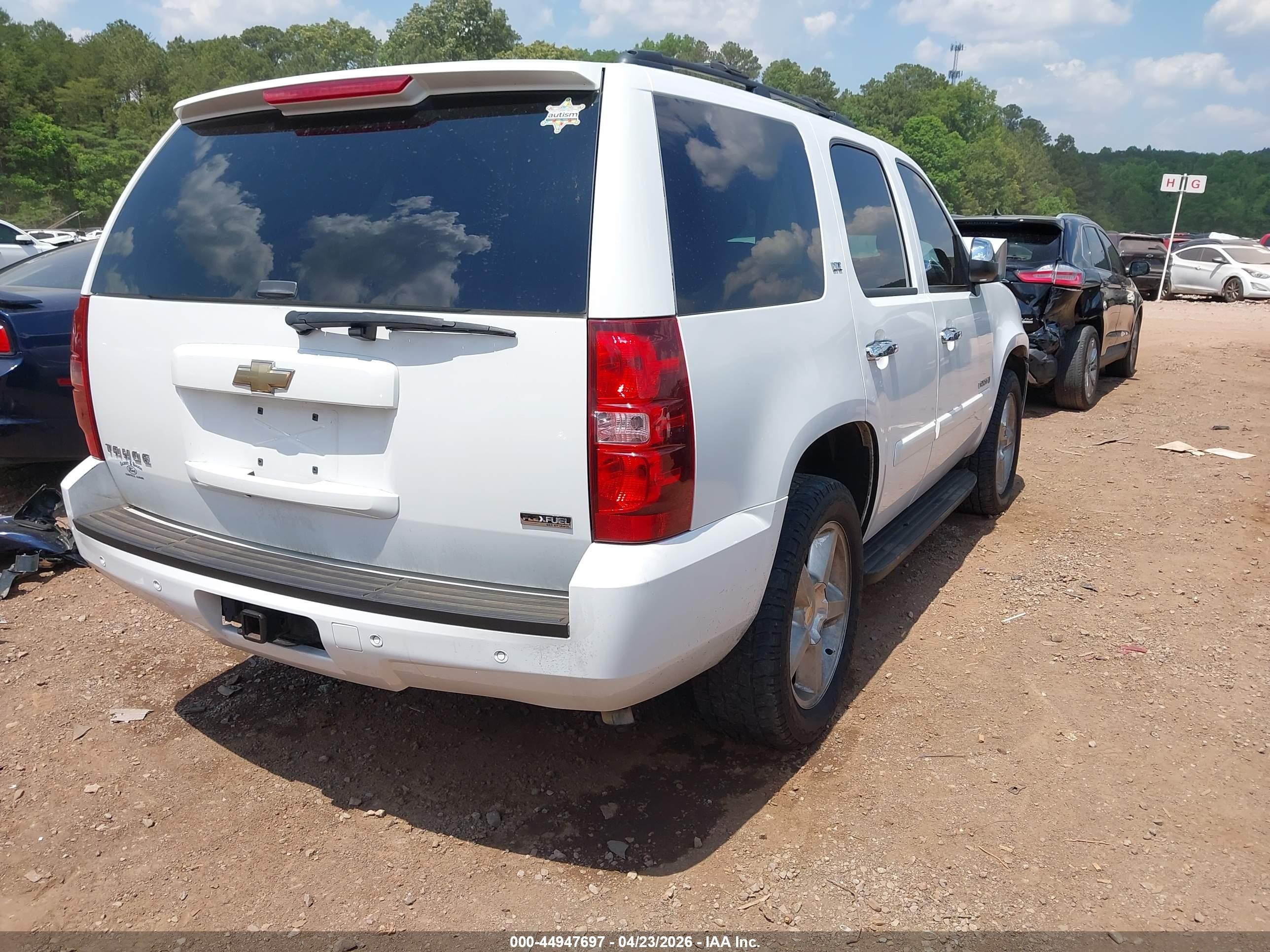 2007 Chevrolet Tahoe Ltz White vin: 1GNFC13067R405697