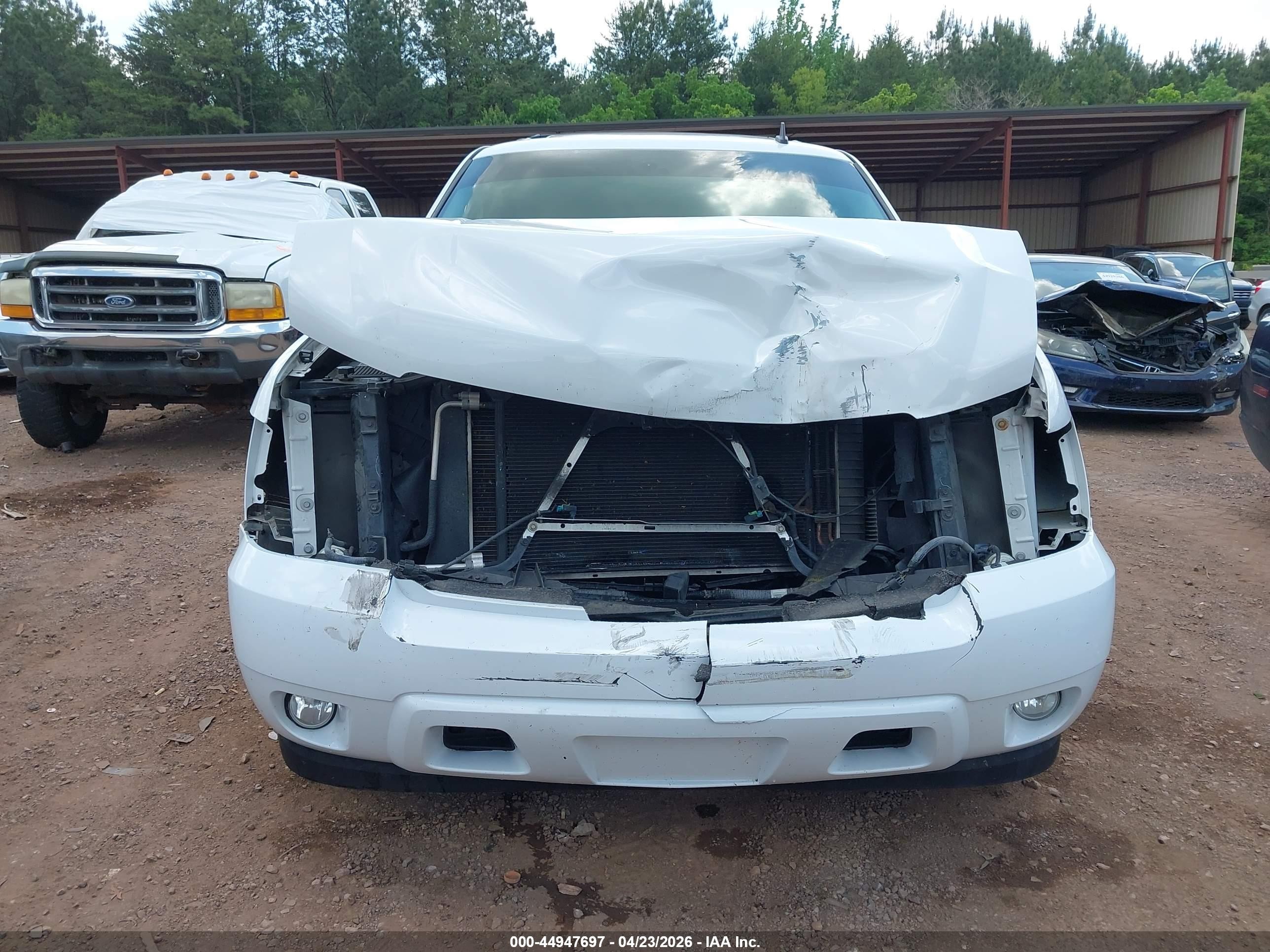 2007 Chevrolet Tahoe Ltz White vin: 1GNFC13067R405697