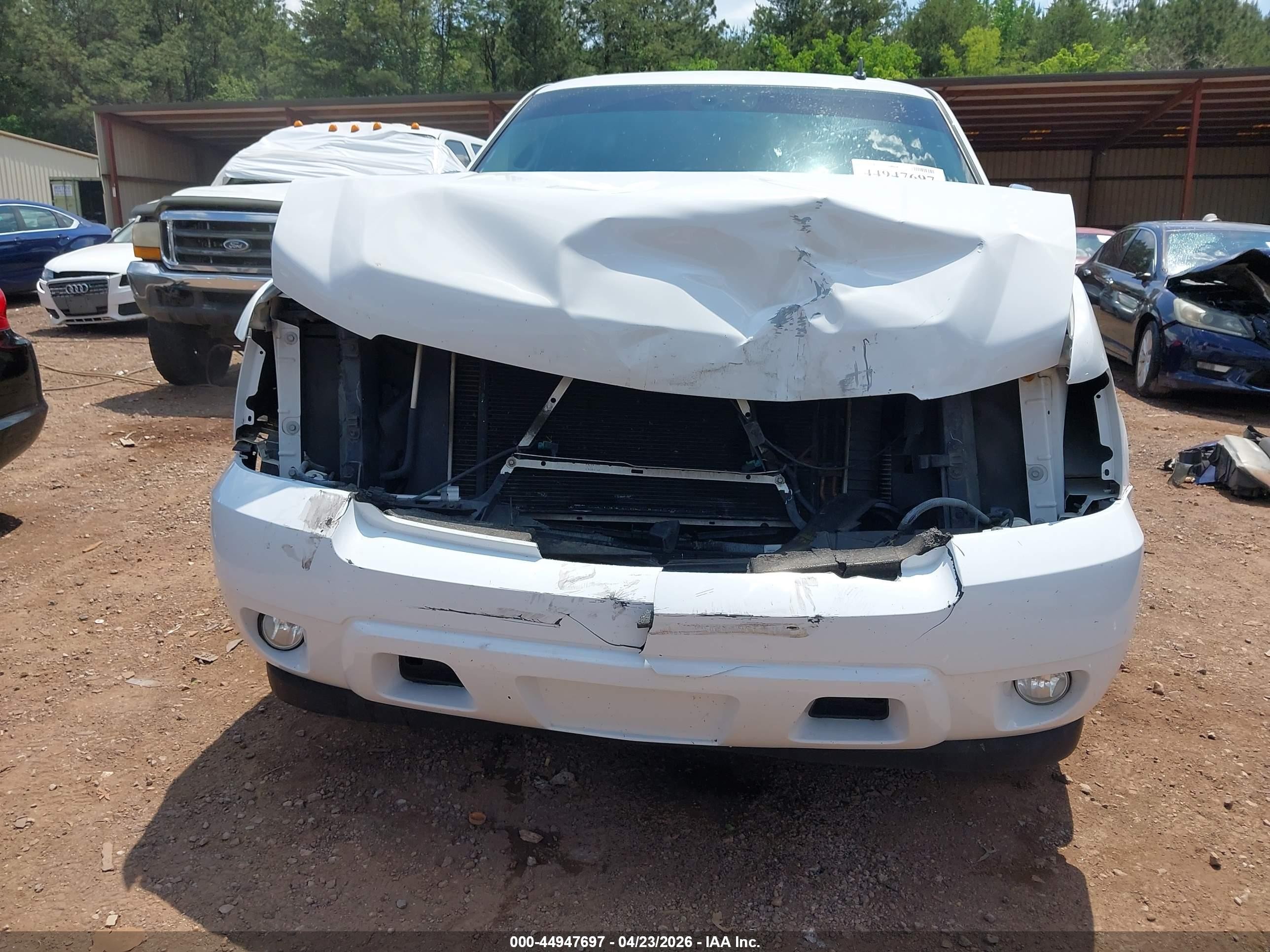 2007 Chevrolet Tahoe Ltz White vin: 1GNFC13067R405697